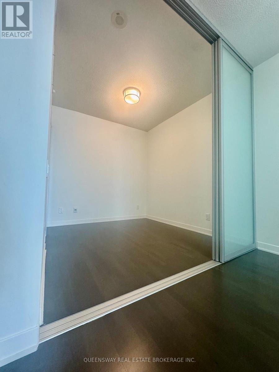 90 Parklawn Road, Toronto, Ontario  M8Y 0B6 - Photo 7 - W12696394