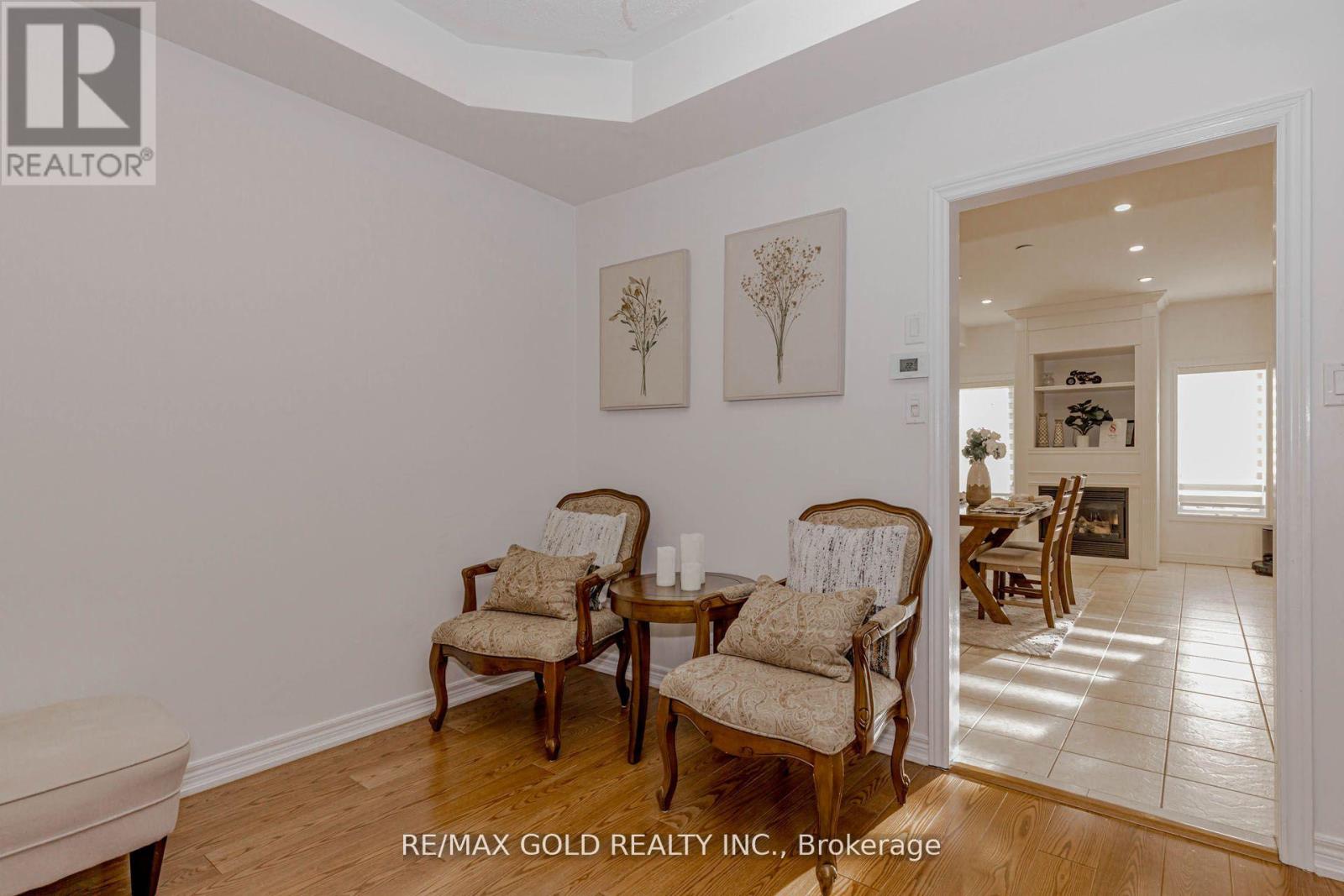 246 Littlewood Drive, Oakville, Ontario  L6H 7K1 - Photo 13 - W12696406