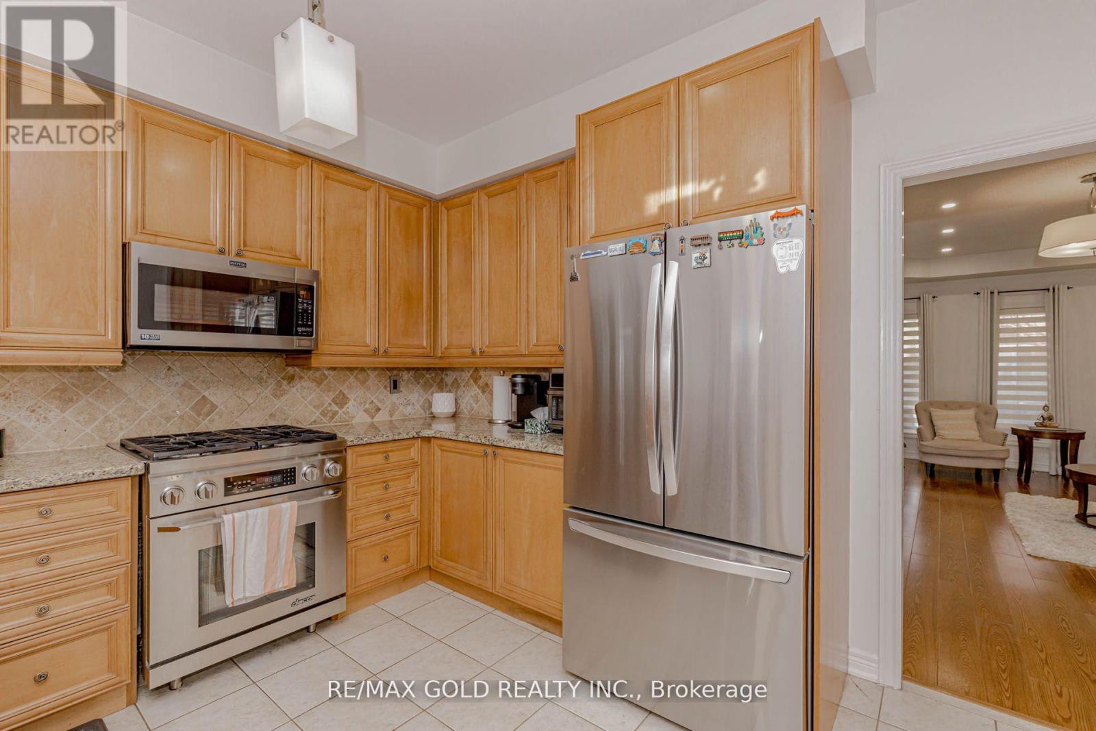 246 Littlewood Drive, Oakville, Ontario  L6H 7K1 - Photo 16 - W12696406