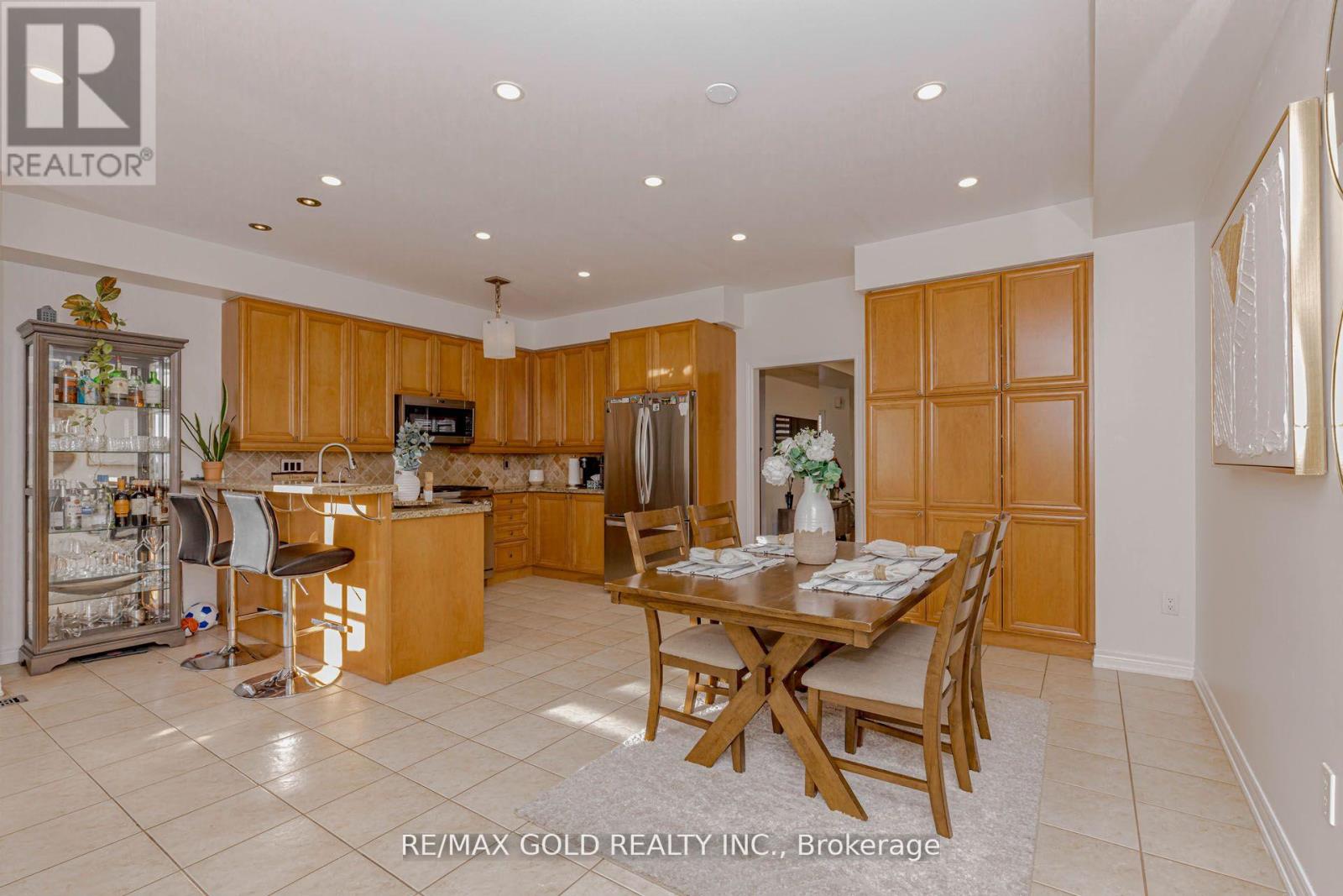 246 Littlewood Drive, Oakville, Ontario  L6H 7K1 - Photo 23 - W12696406