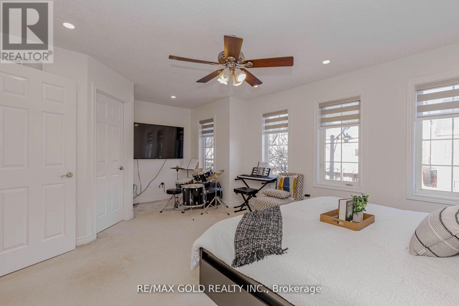 246 Littlewood Drive, Oakville, Ontario  L6H 7K1 - Photo 29 - W12696406