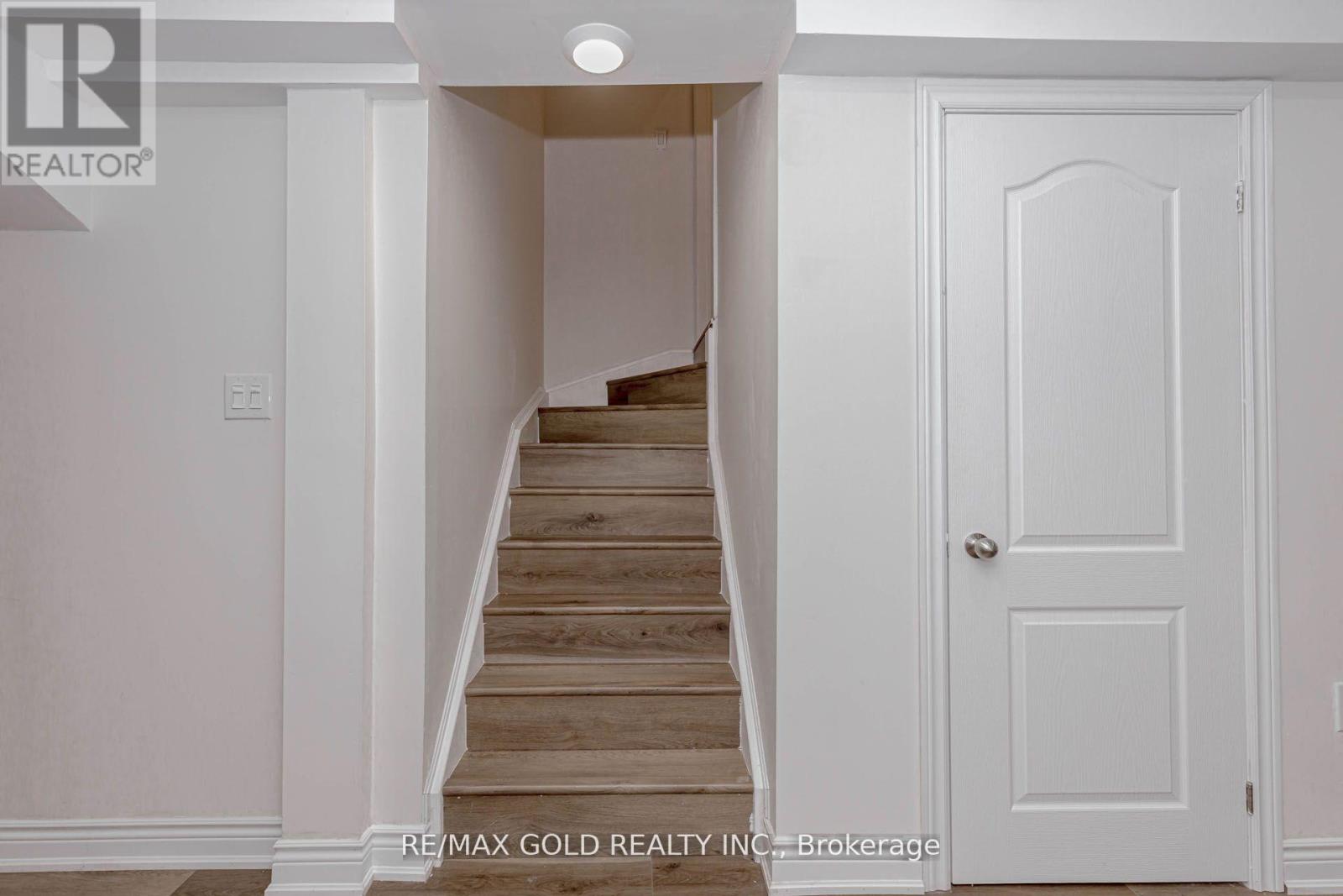 246 Littlewood Drive, Oakville, Ontario  L6H 7K1 - Photo 39 - W12696406