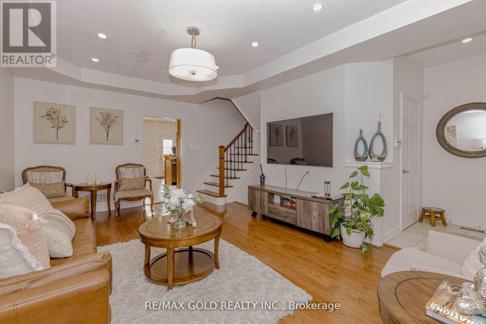 246 Littlewood Drive, Oakville, Ontario  L6H 7K1 - Photo 9 - W12696406