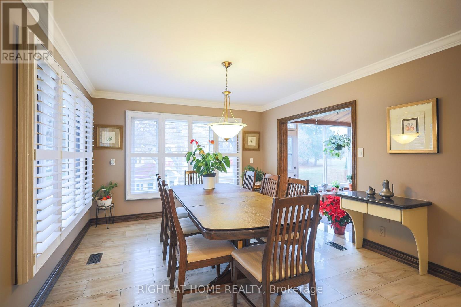 1827 Folkway Drive, Mississauga, Ontario  L5L 2X1 - Photo 13 - W12696416