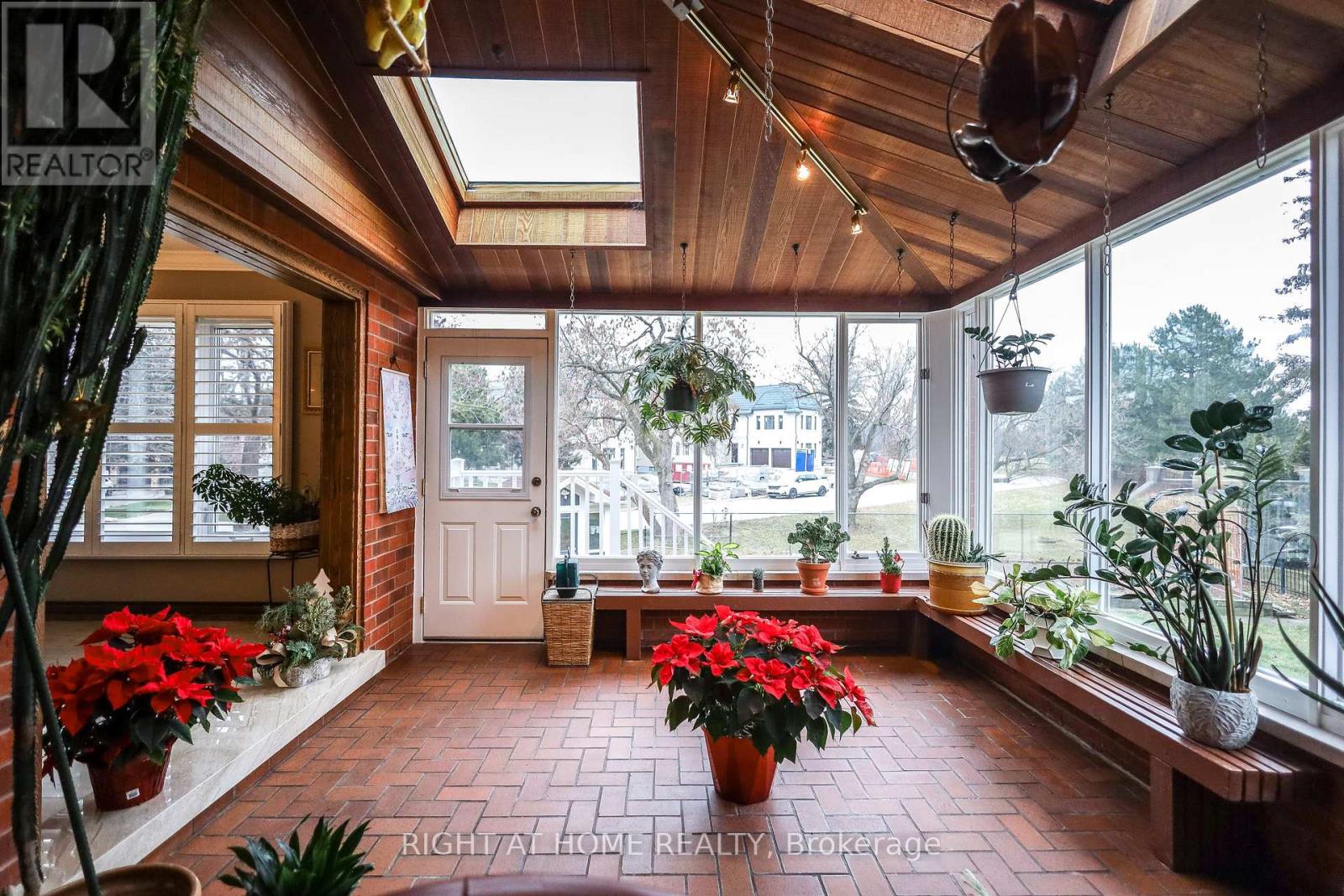 1827 Folkway Drive, Mississauga, Ontario  L5L 2X1 - Photo 17 - W12696416