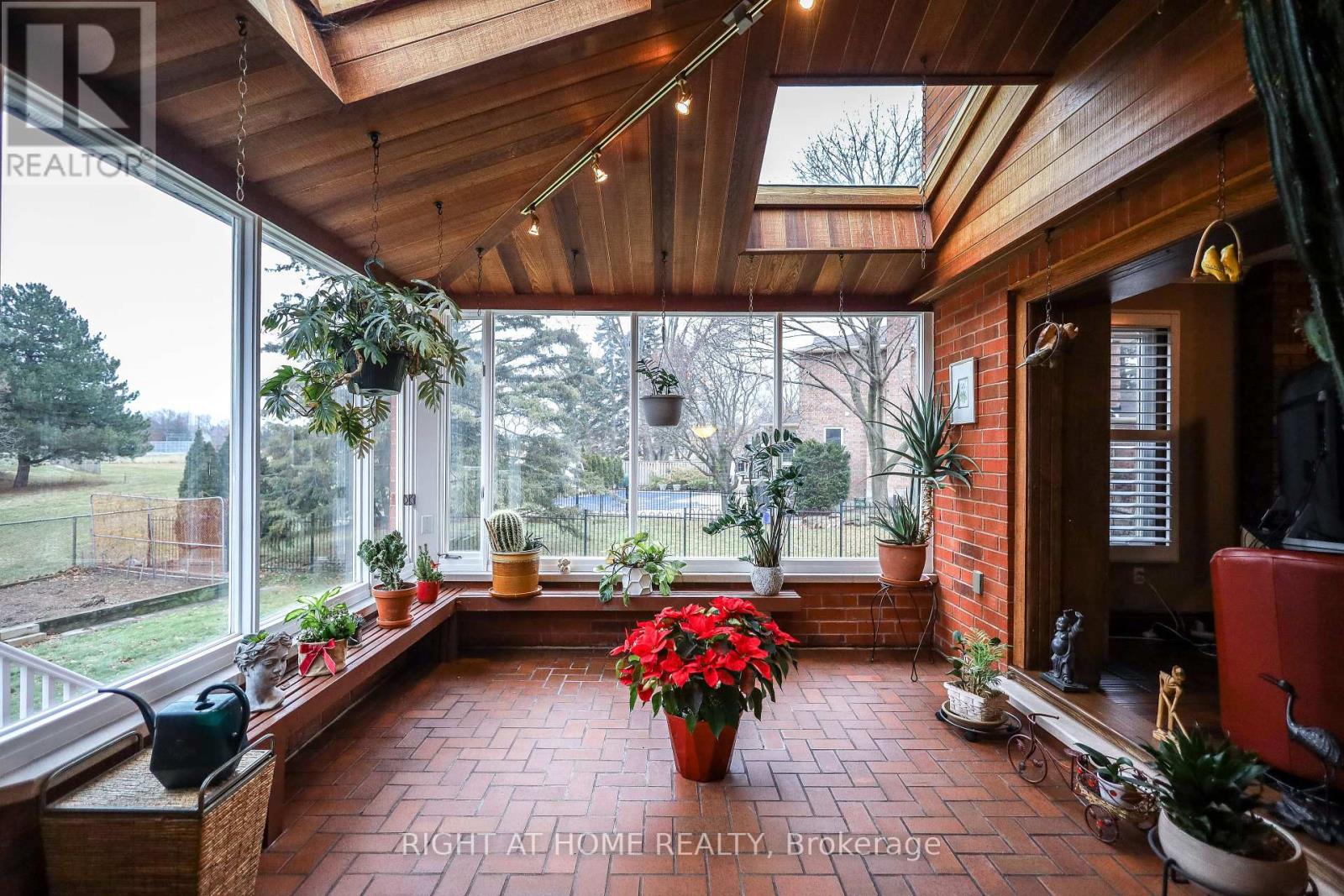 1827 Folkway Drive, Mississauga, Ontario  L5L 2X1 - Photo 18 - W12696416