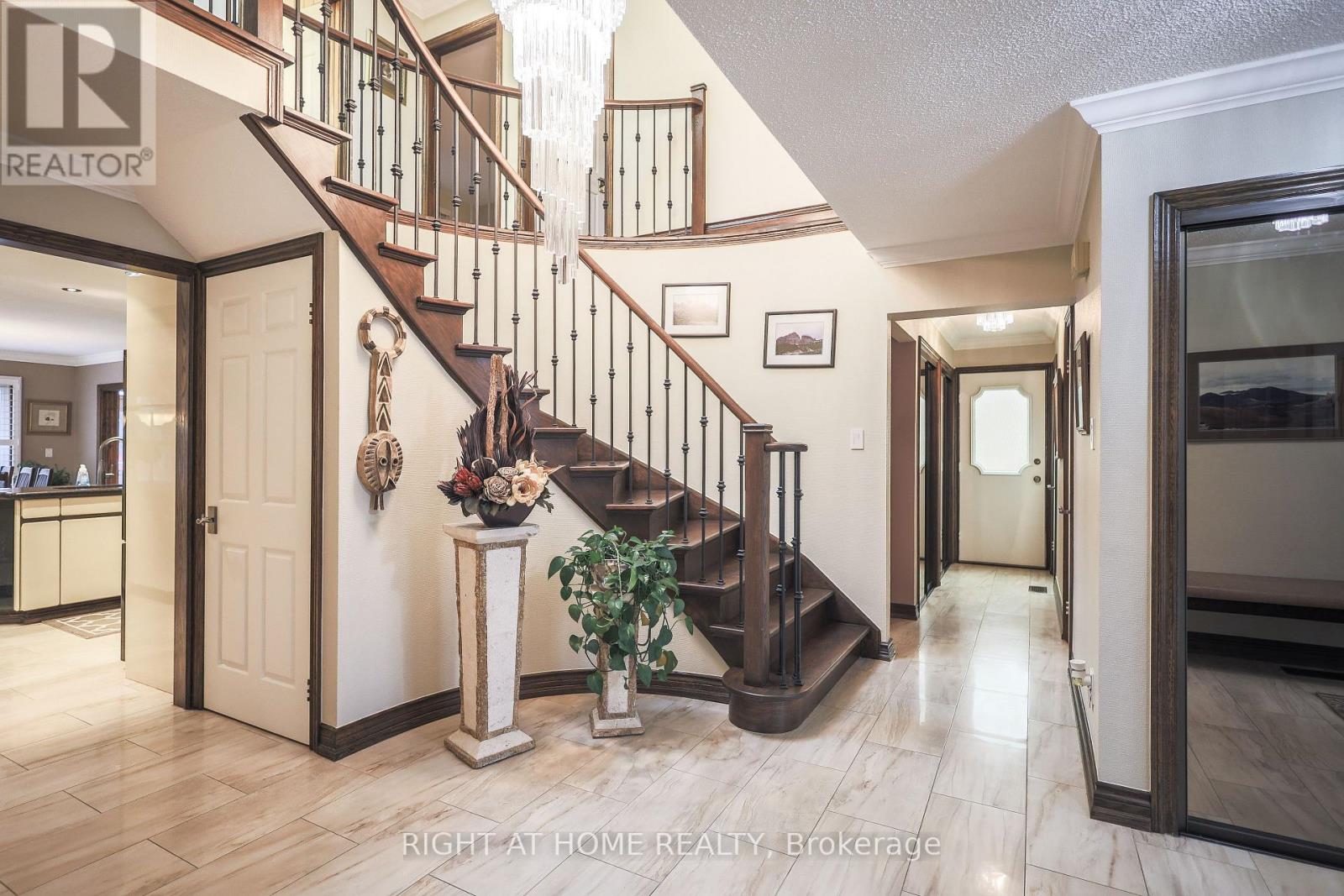 1827 Folkway Drive, Mississauga, Ontario  L5L 2X1 - Photo 19 - W12696416