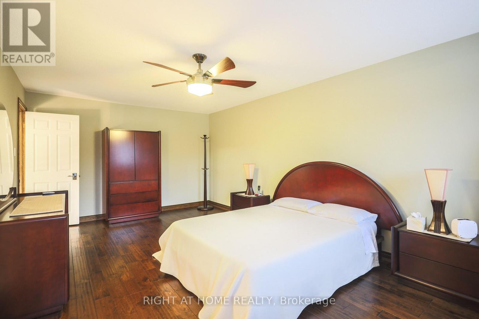 1827 Folkway Drive, Mississauga, Ontario  L5L 2X1 - Photo 24 - W12696416