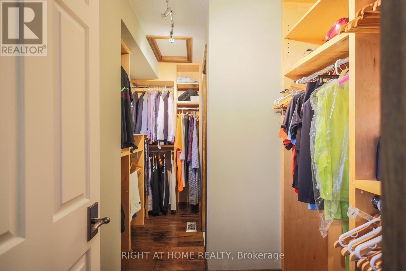 1827 Folkway Drive, Mississauga, Ontario  L5L 2X1 - Photo 25 - W12696416