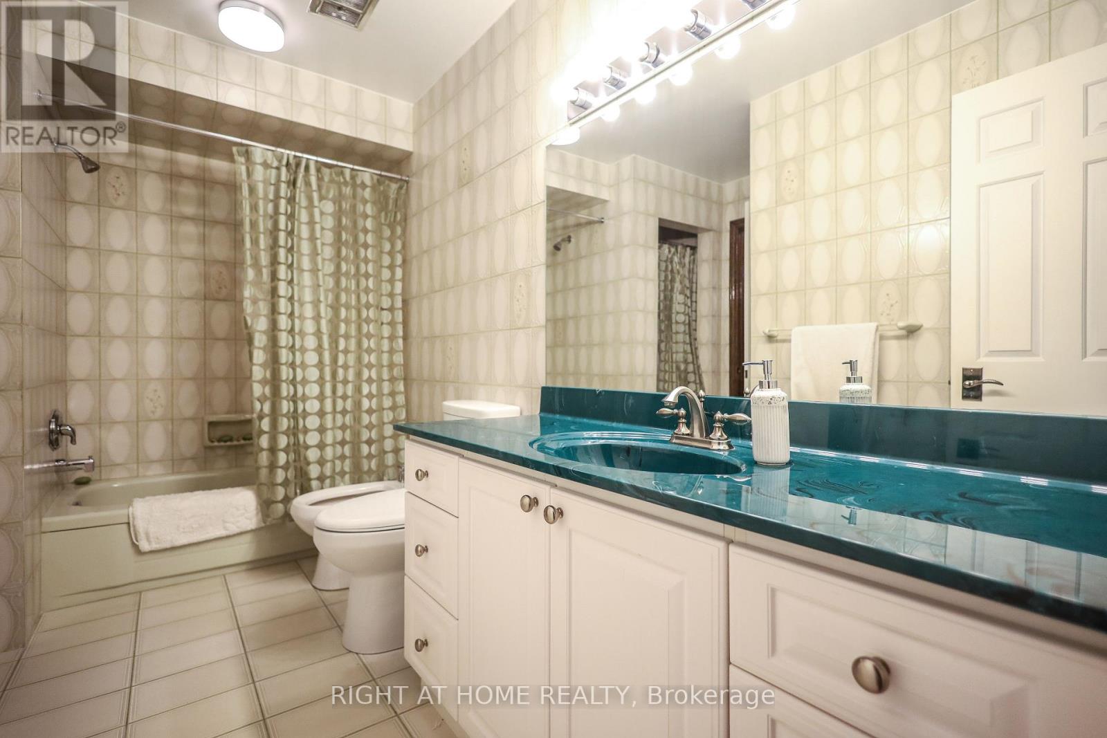 1827 Folkway Drive, Mississauga, Ontario  L5L 2X1 - Photo 26 - W12696416