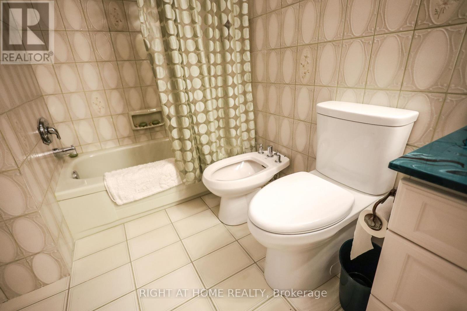 1827 Folkway Drive, Mississauga, Ontario  L5L 2X1 - Photo 27 - W12696416