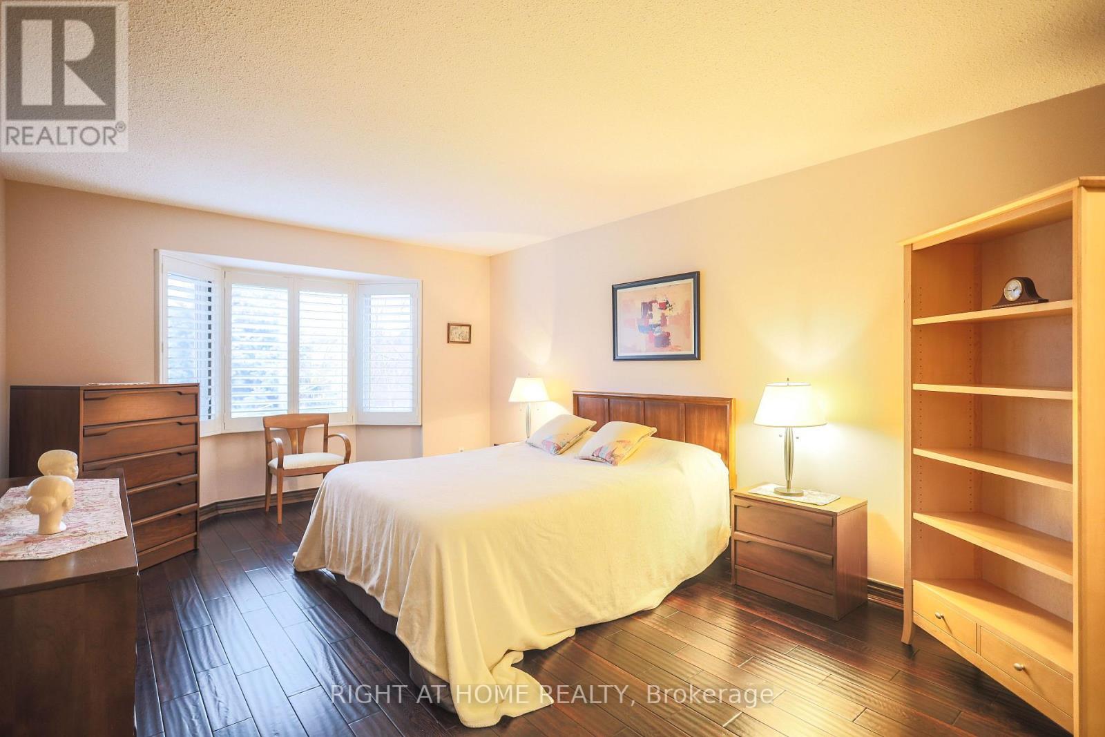 1827 Folkway Drive, Mississauga, Ontario  L5L 2X1 - Photo 30 - W12696416