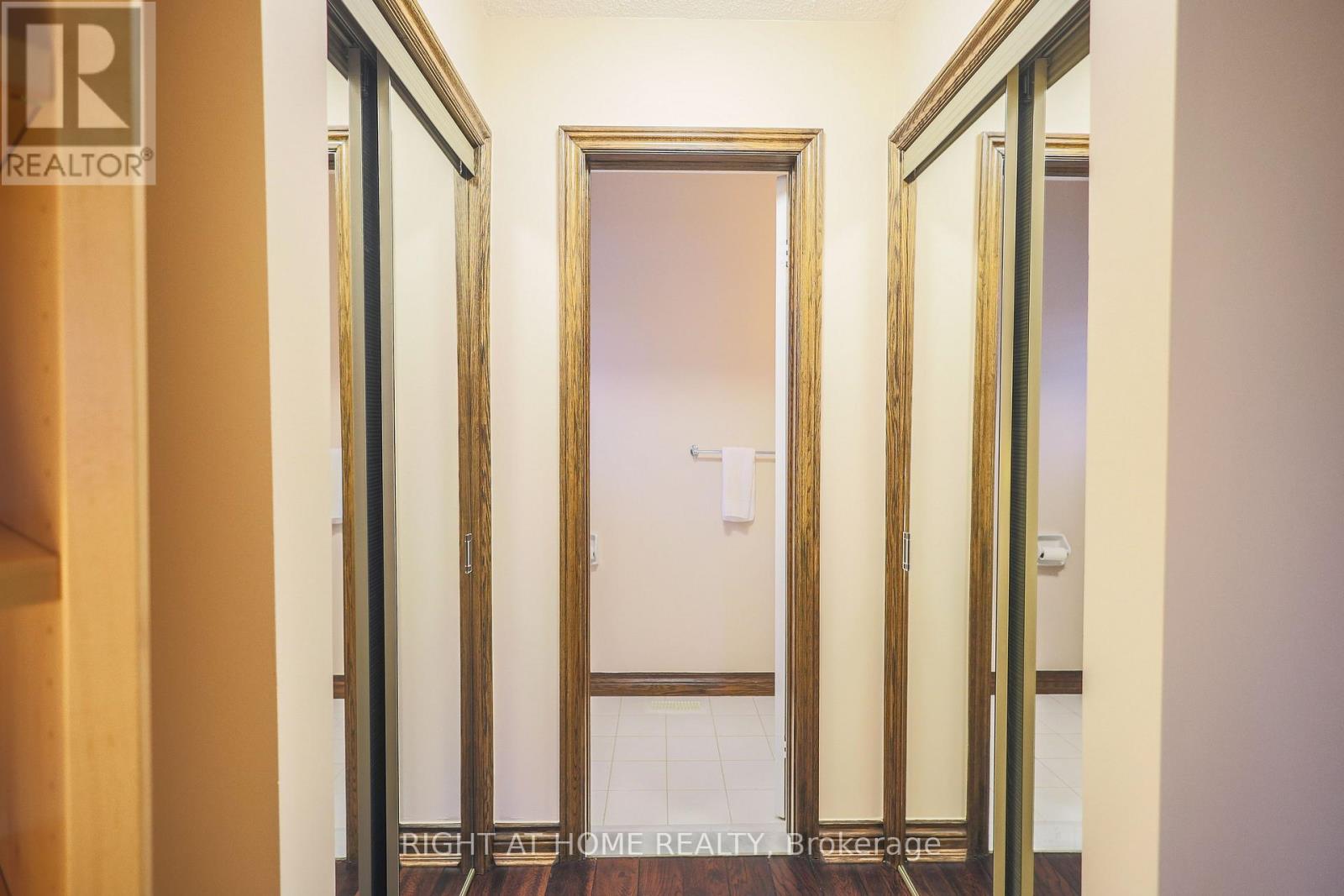 1827 Folkway Drive, Mississauga, Ontario  L5L 2X1 - Photo 32 - W12696416