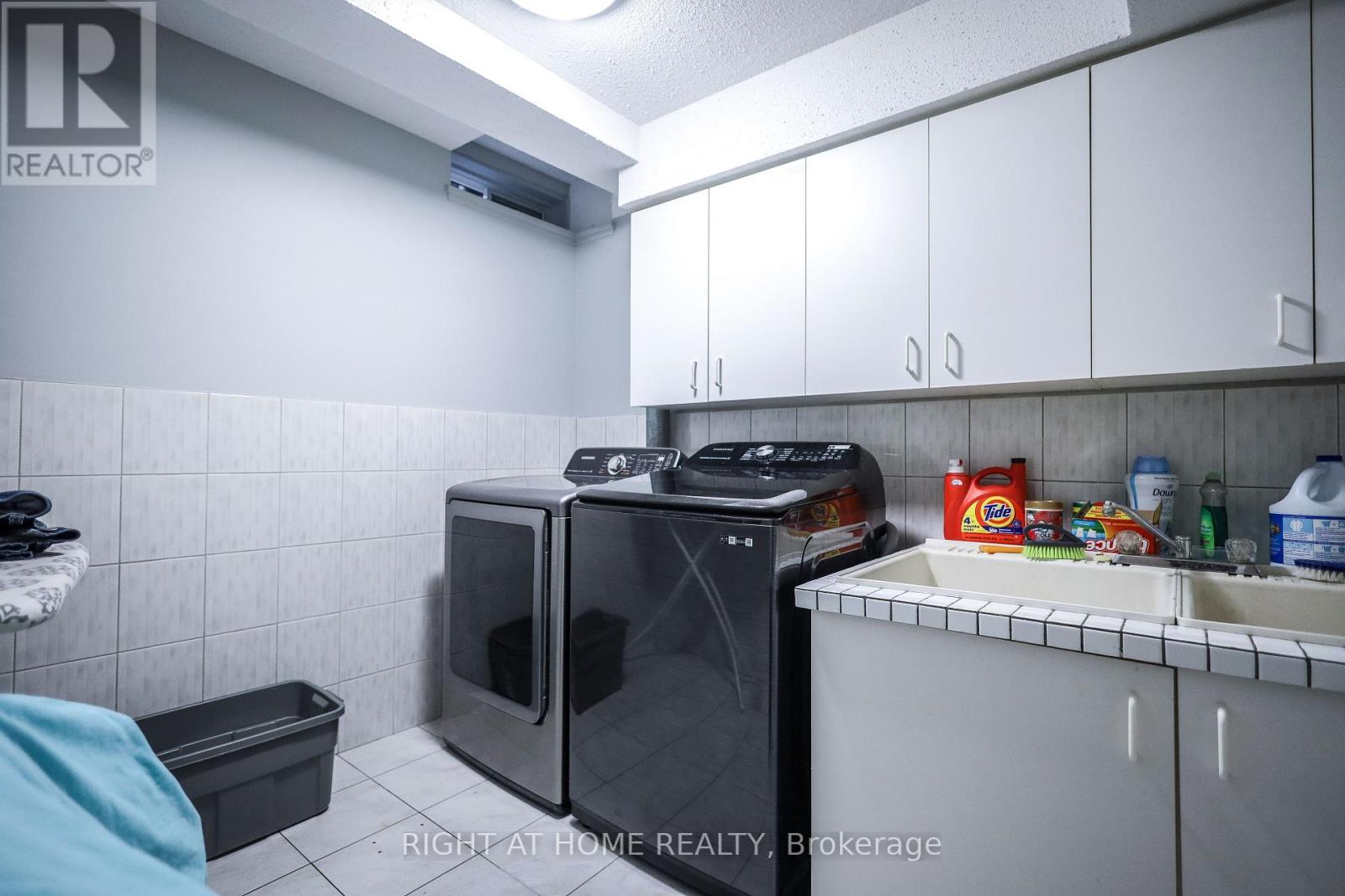 1827 Folkway Drive, Mississauga, Ontario  L5L 2X1 - Photo 42 - W12696416