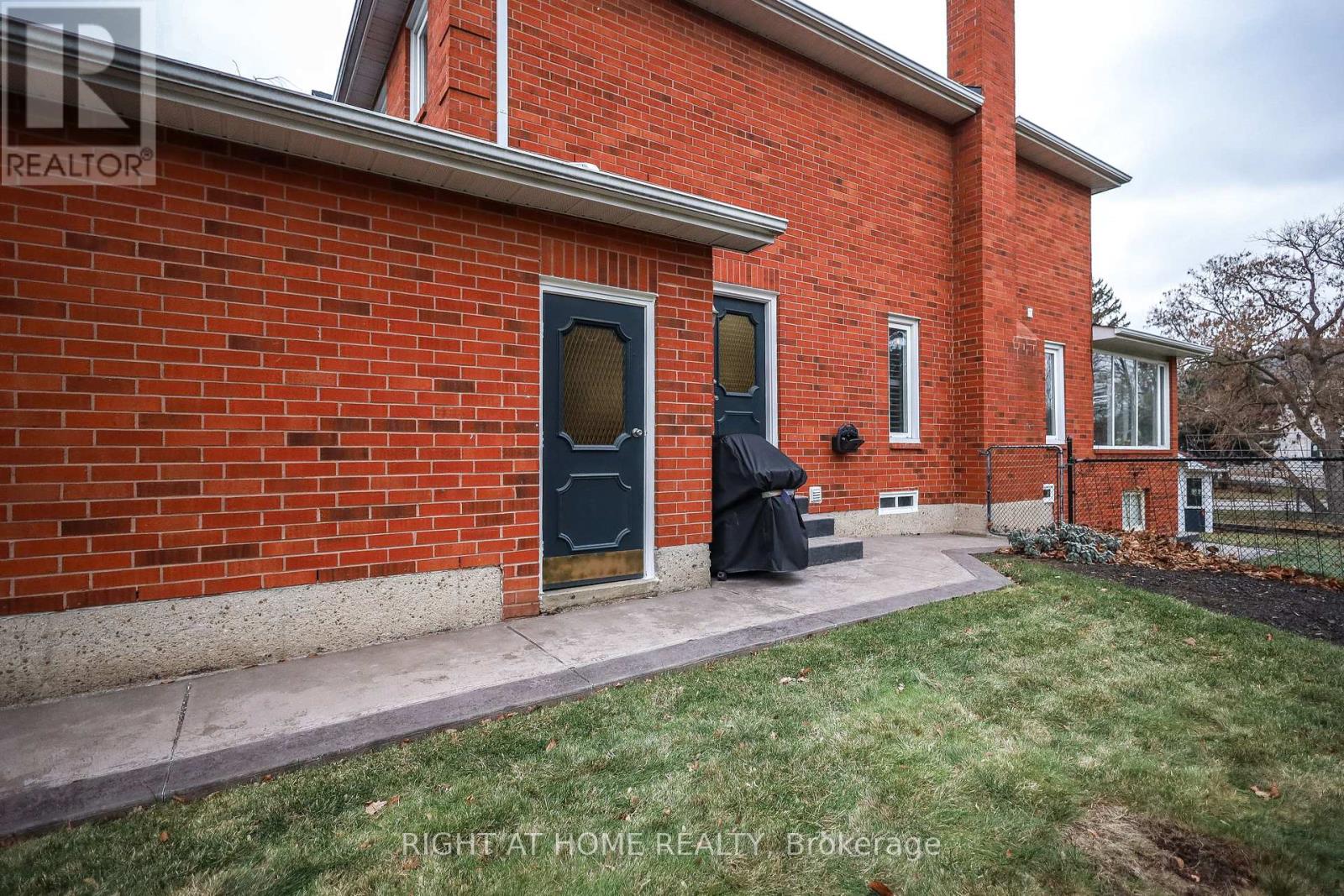 1827 Folkway Drive, Mississauga, Ontario  L5L 2X1 - Photo 43 - W12696416