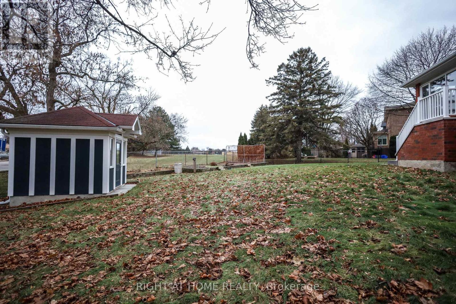 1827 Folkway Drive, Mississauga, Ontario  L5L 2X1 - Photo 48 - W12696416