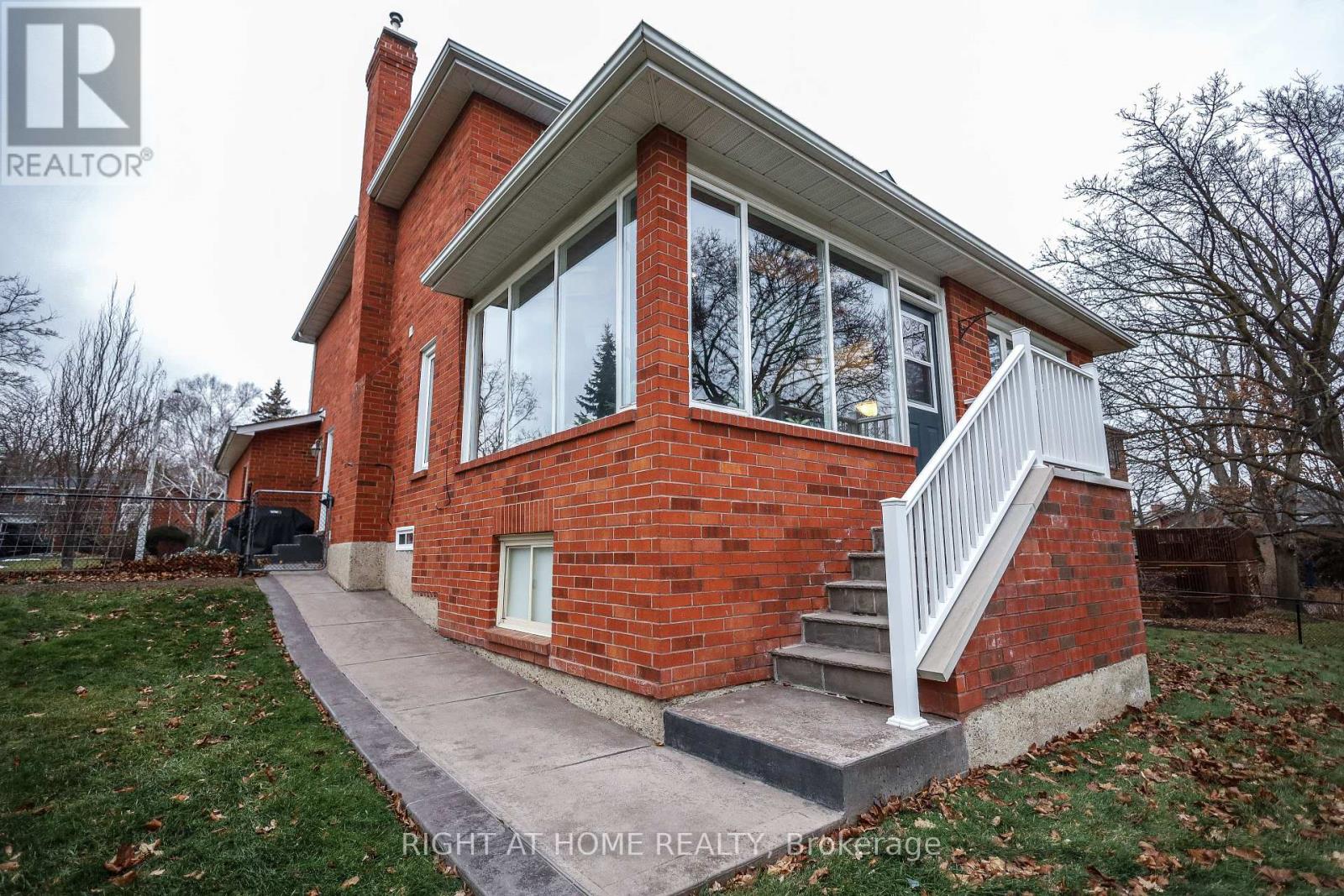 1827 Folkway Drive, Mississauga, Ontario  L5L 2X1 - Photo 49 - W12696416