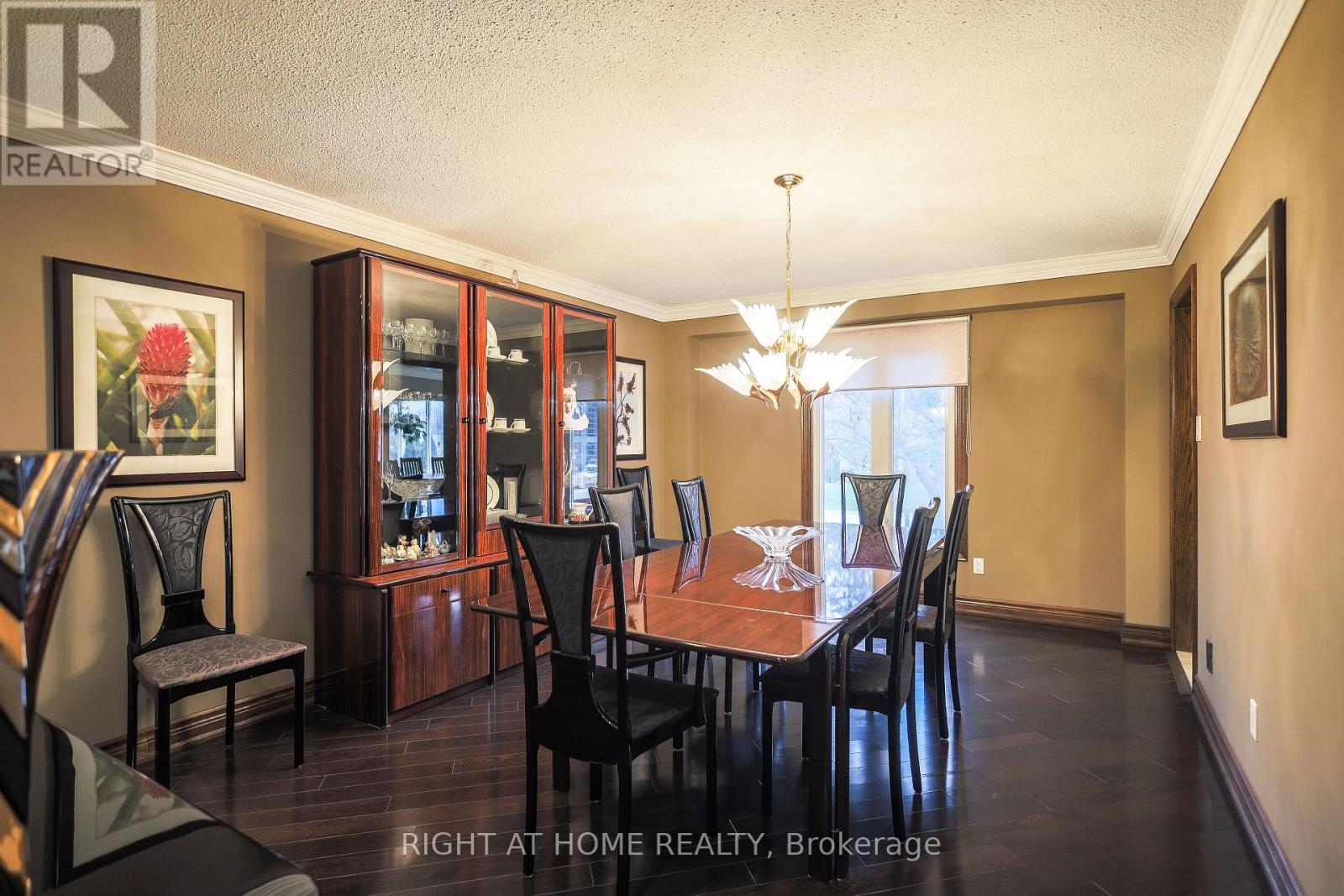 1827 Folkway Drive, Mississauga, Ontario  L5L 2X1 - Photo 9 - W12696416