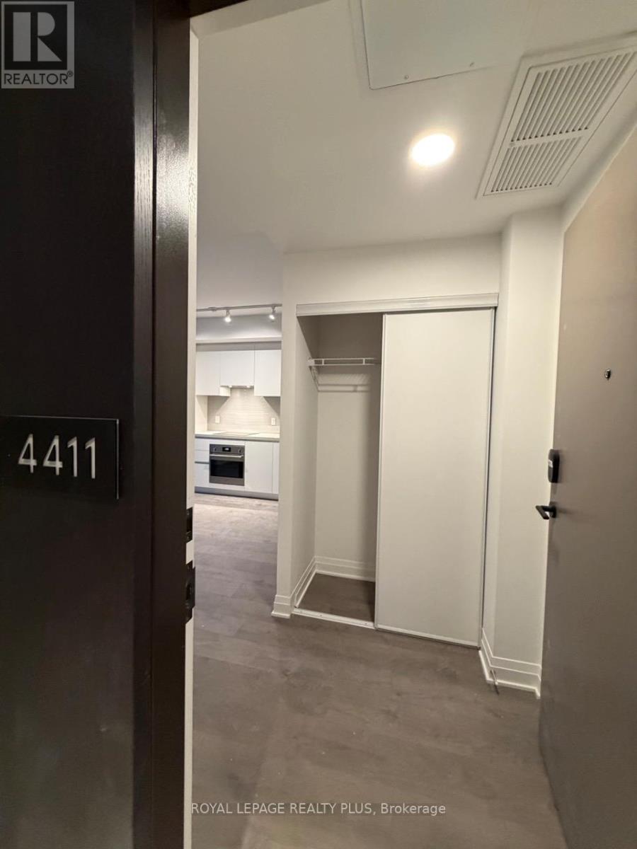 4411 - 4015 The Exchange, Mississauga, Ontario  L5B 0N9 - Photo 2 - W12696420