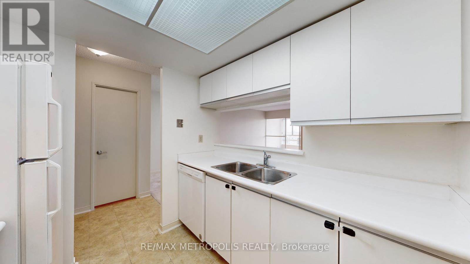 1709 - 75 King Street E, Mississauga, Ontario  L5A 4G5 - Photo 10 - W12696436