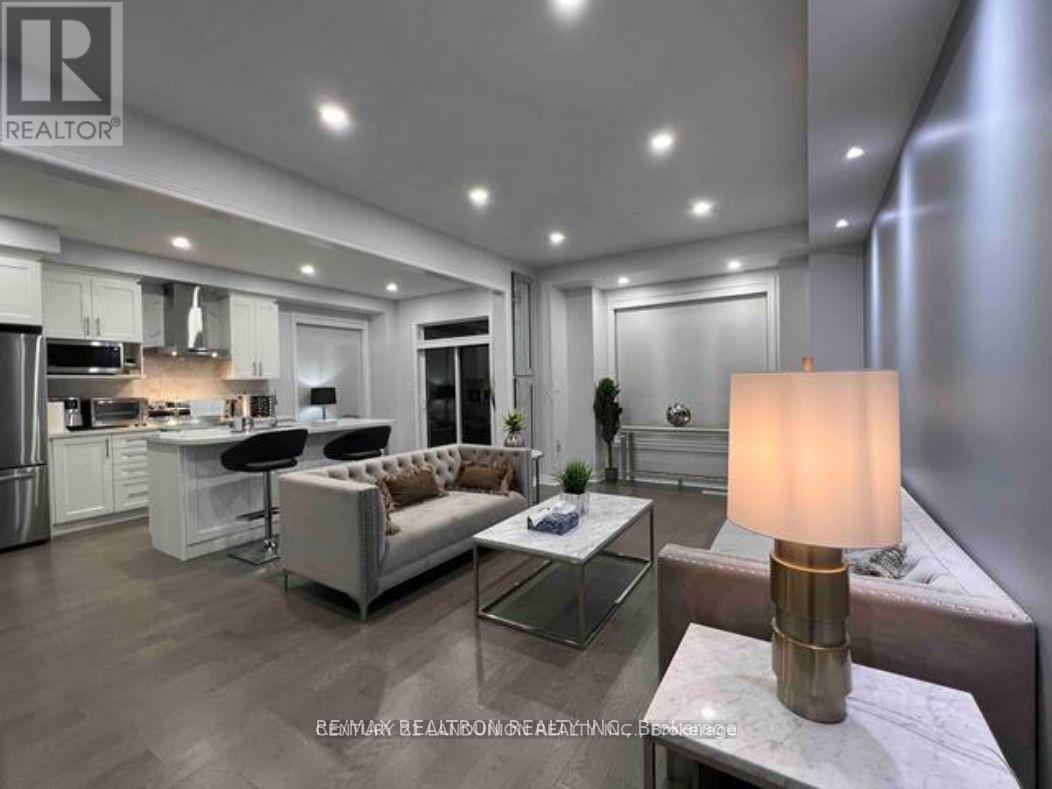 121 Marigold Gardens, Oakville, Ontario  L6H 0Y1 - Photo 2 - W12696448