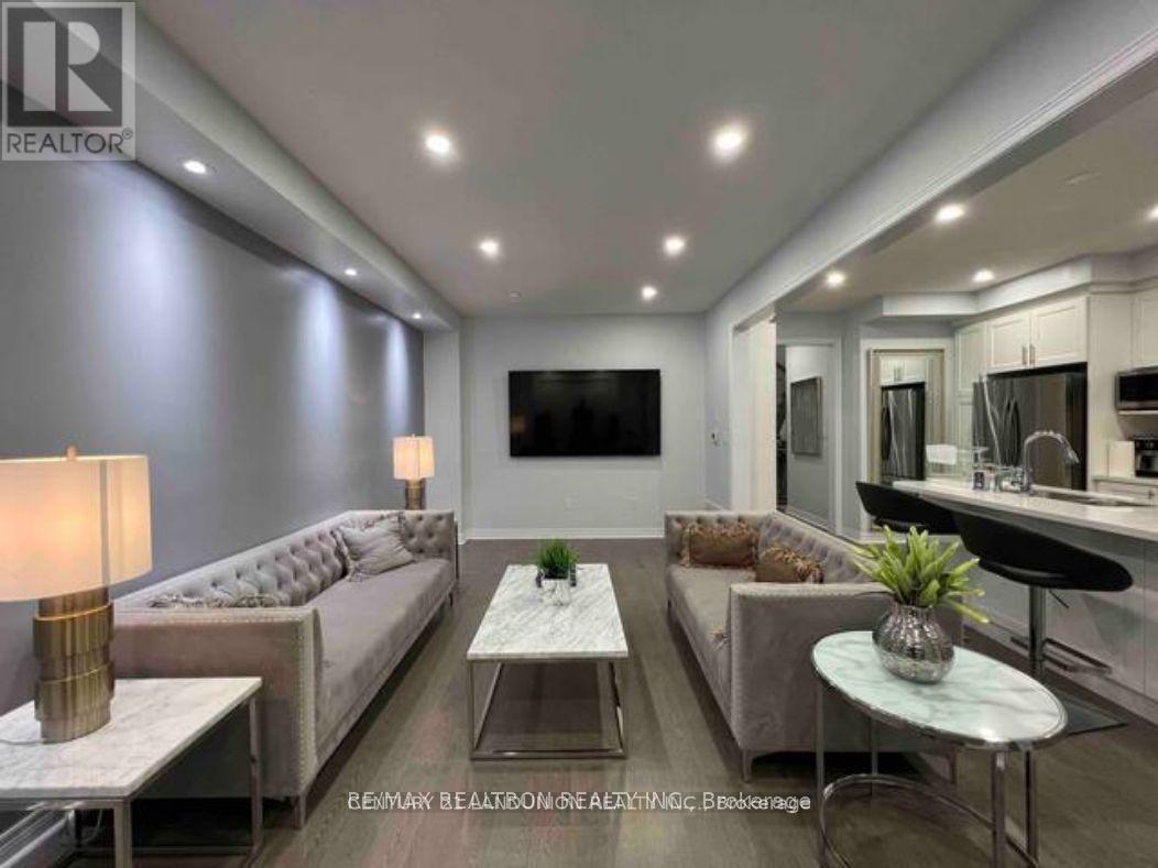 121 Marigold Gardens, Oakville, Ontario  L6H 0Y1 - Photo 5 - W12696448