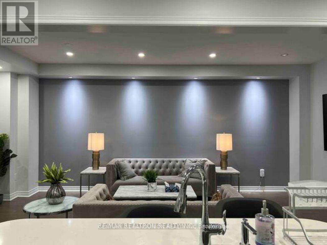 121 Marigold Gardens, Oakville, Ontario  L6H 0Y1 - Photo 6 - W12696448