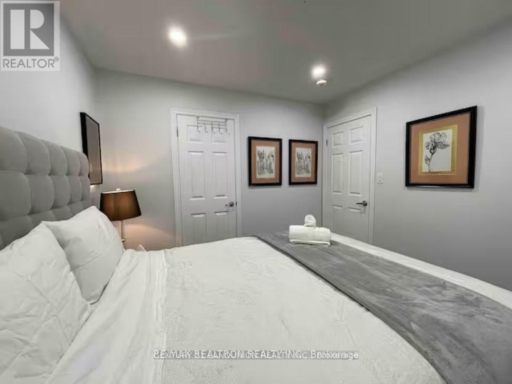 121 Marigold Gardens, Oakville, Ontario  L6H 0Y1 - Photo 7 - W12696448