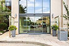 804 - 330 Burnhamthorpe Road, Mississauga, Ontario  L5R 1B8 - Photo 4 - W12696450