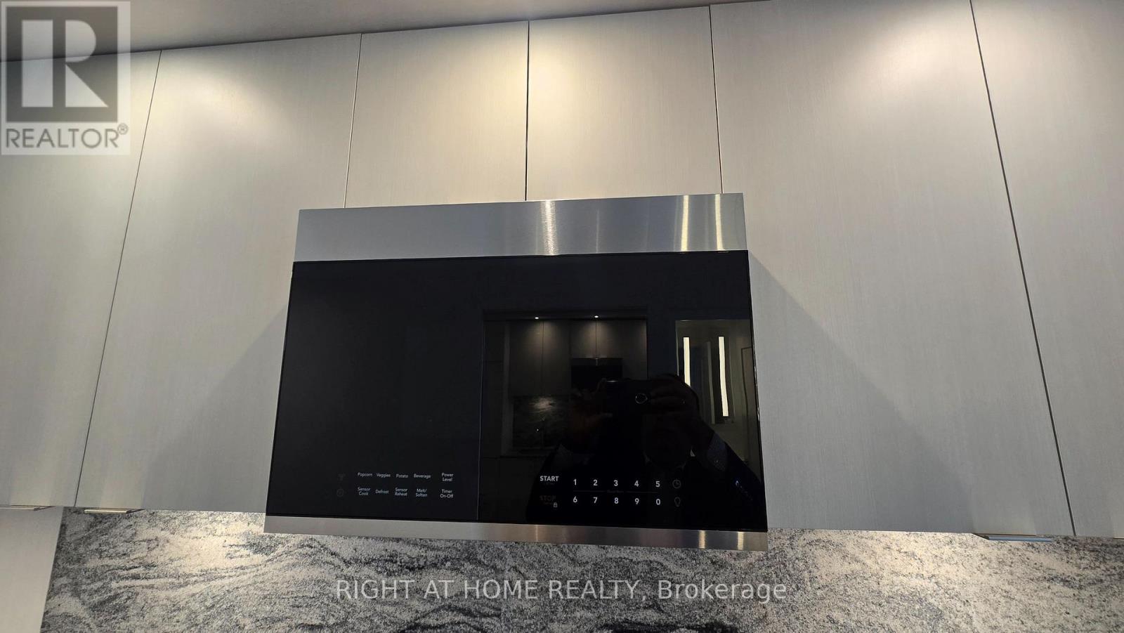 709 - 60 Central Park Road Way, Toronto, Ontario  M9A 0E6 - Photo 15 - W12696502