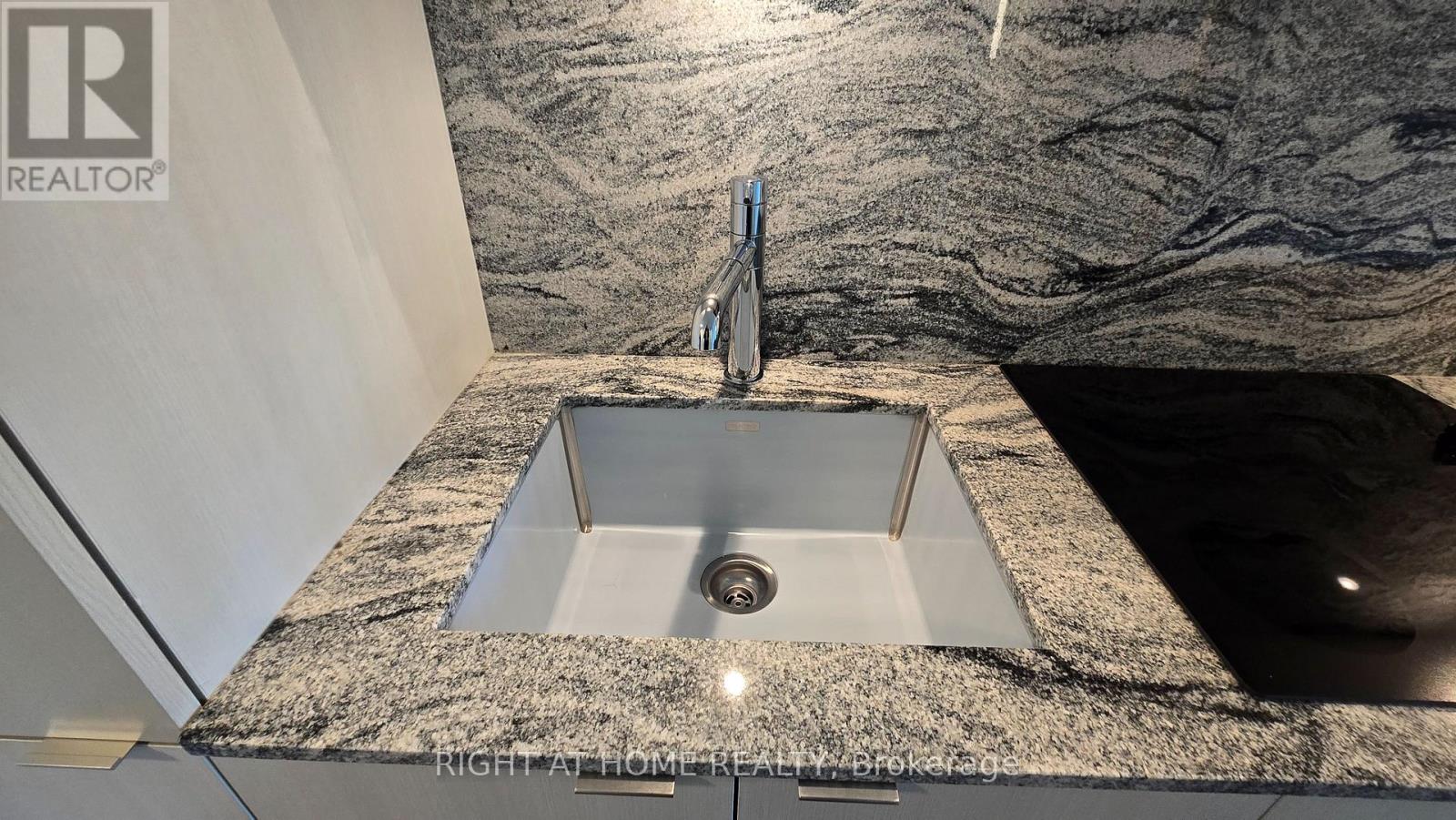 709 - 60 Central Park Road Way, Toronto, Ontario  M9A 0E6 - Photo 21 - W12696502