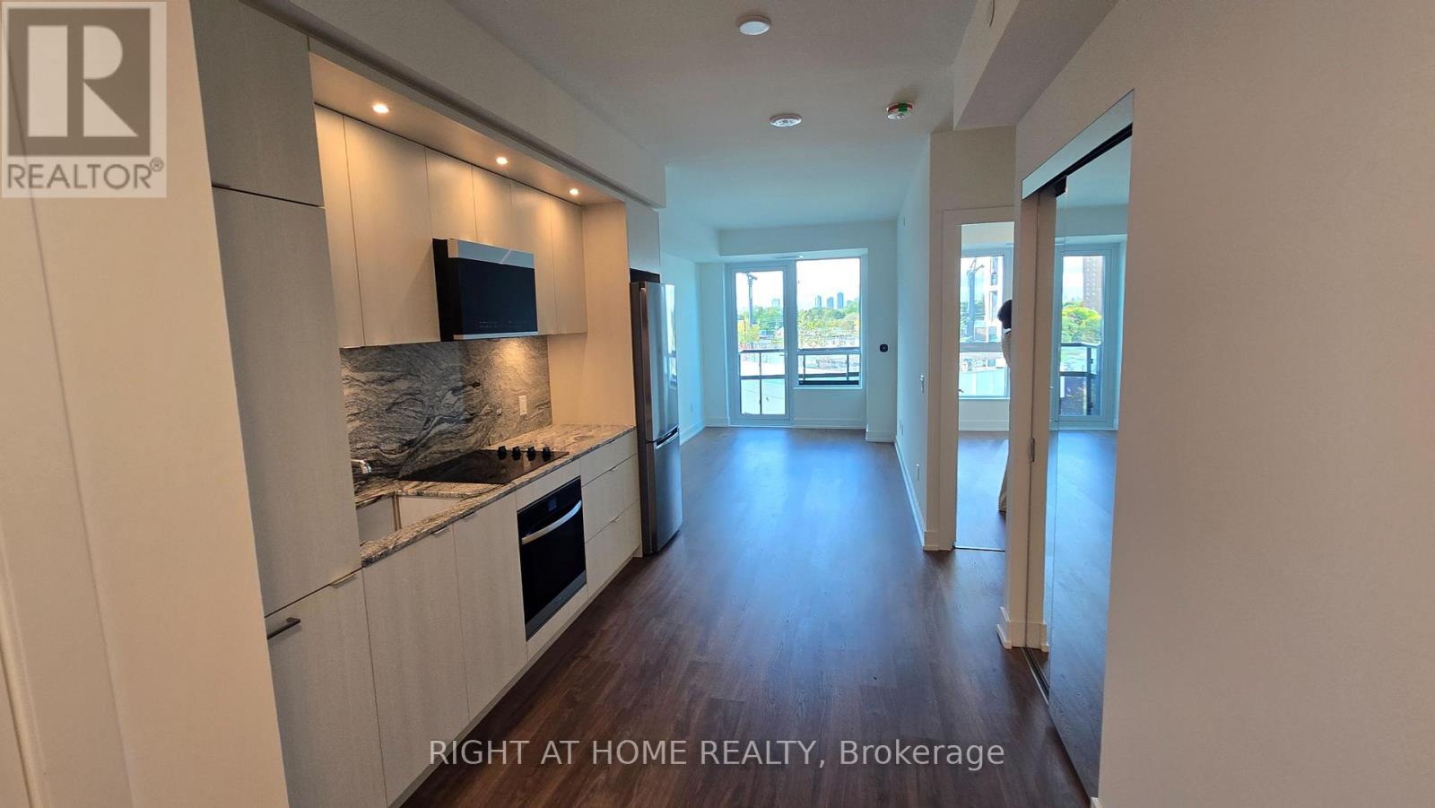 709 - 60 Central Park Road Way, Toronto, Ontario  M9A 0E6 - Photo 6 - W12696502