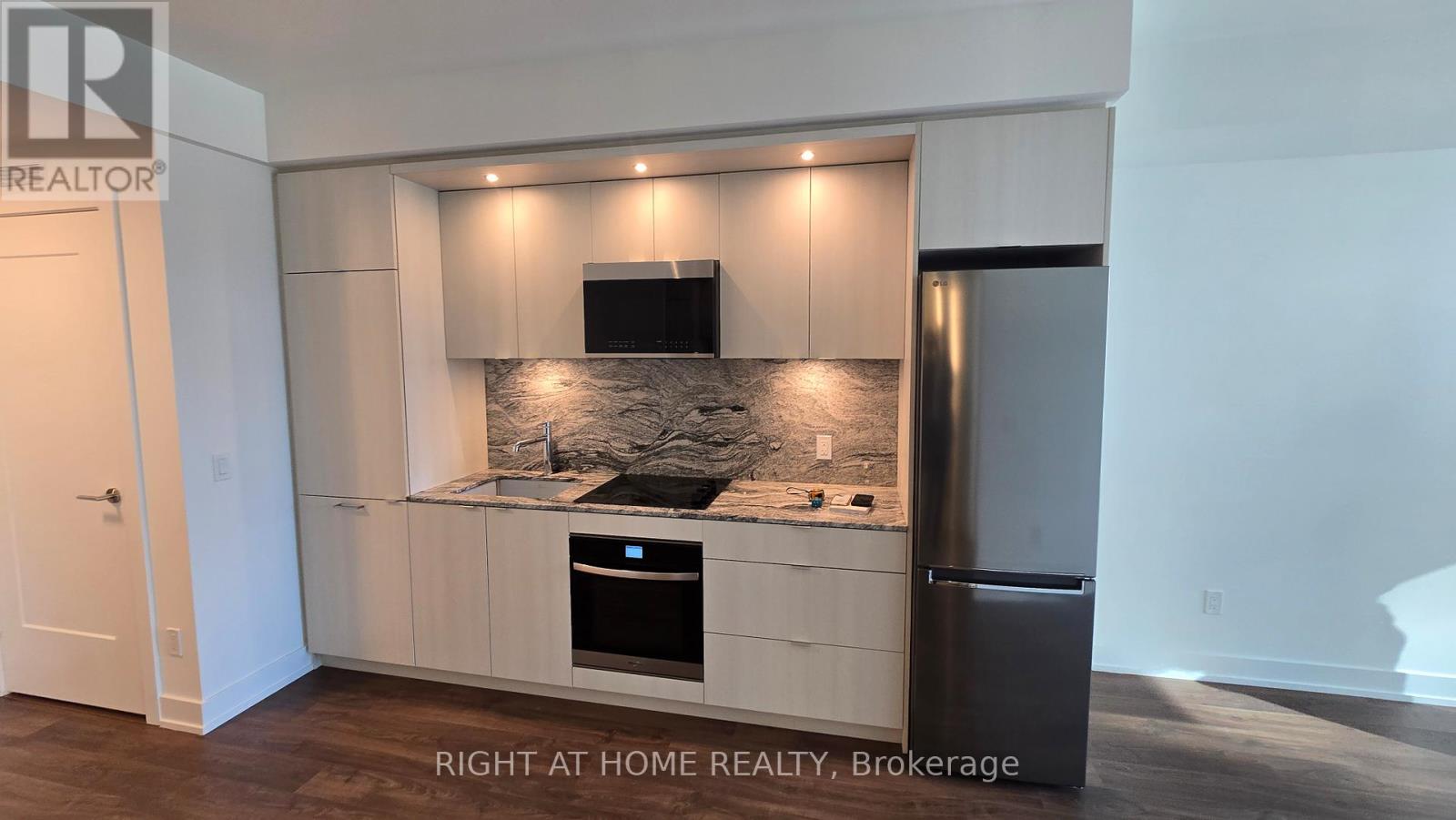 709 - 60 Central Park Road Way, Toronto, Ontario  M9A 0E6 - Photo 8 - W12696502