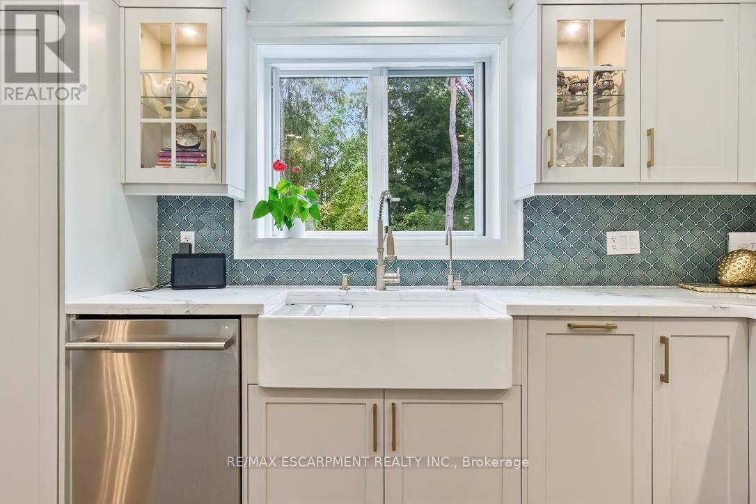 1294 Gatehouse Drive, Mississauga, Ontario  L5H 1A5 - Photo 19 - W12696514