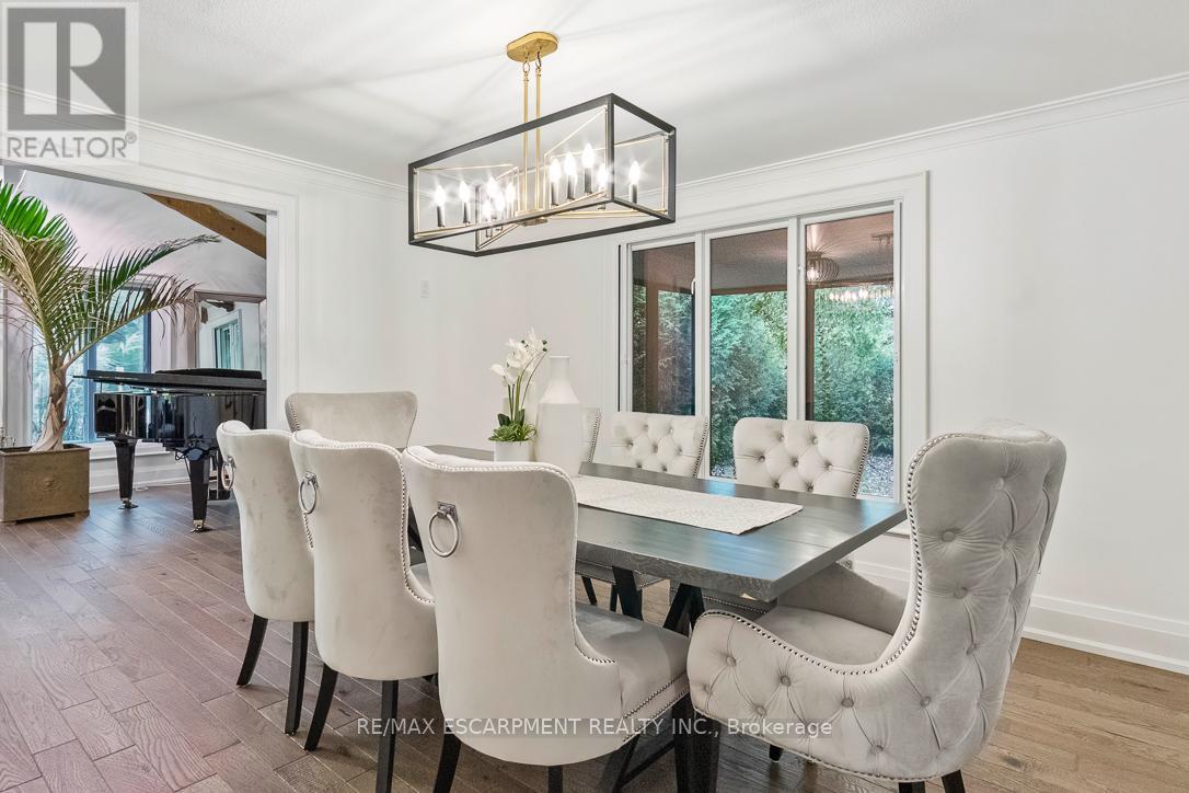 1294 Gatehouse Drive, Mississauga, Ontario  L5H 1A5 - Photo 9 - W12696514