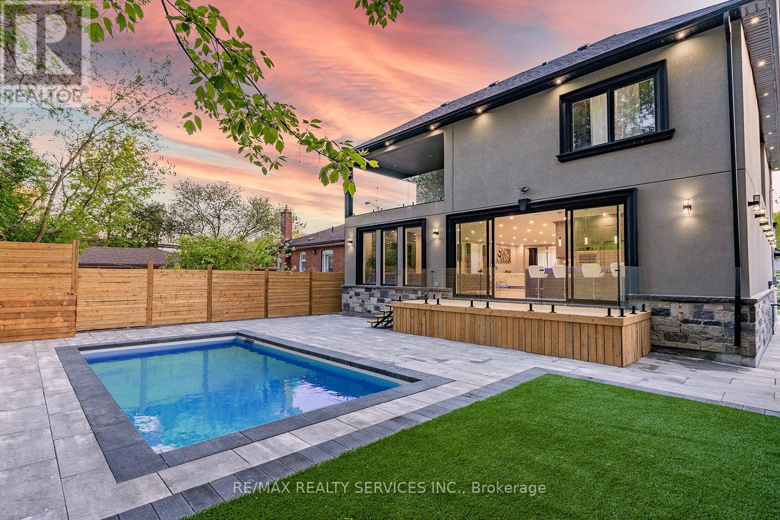 3 Bonnyview Drive, Toronto, Ontario  M8Y 3G5 - Photo 3 - W12696540