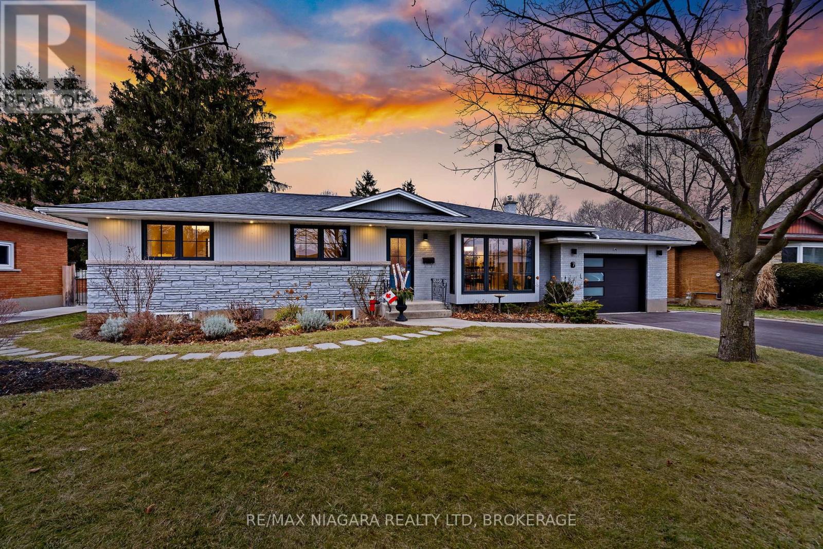 7 King's Grant Road, St. Catharines, Ontario  L2N 2R9 - Photo 2 - X12696670