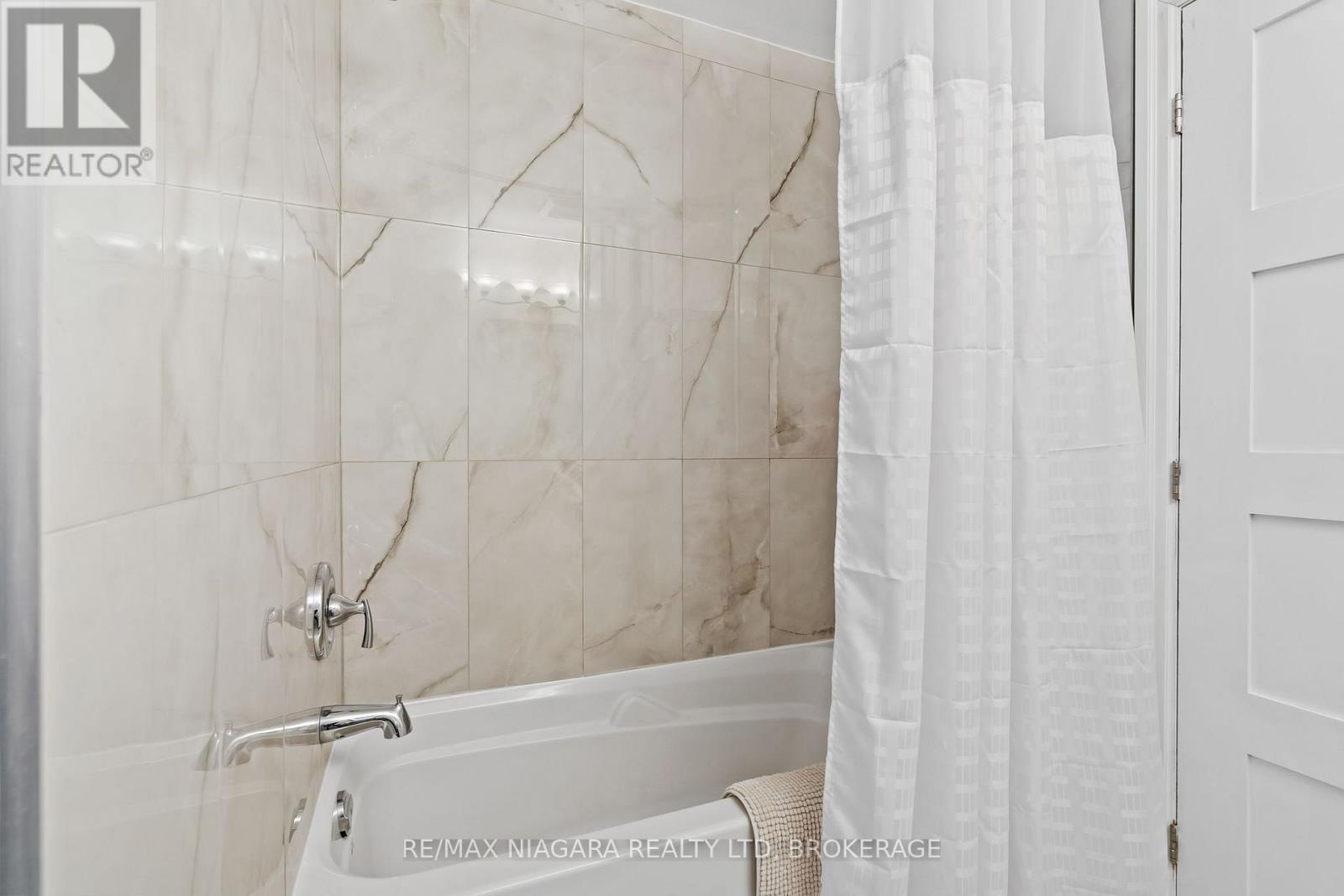 7 King's Grant Road, St. Catharines, Ontario  L2N 2R9 - Photo 20 - X12696670