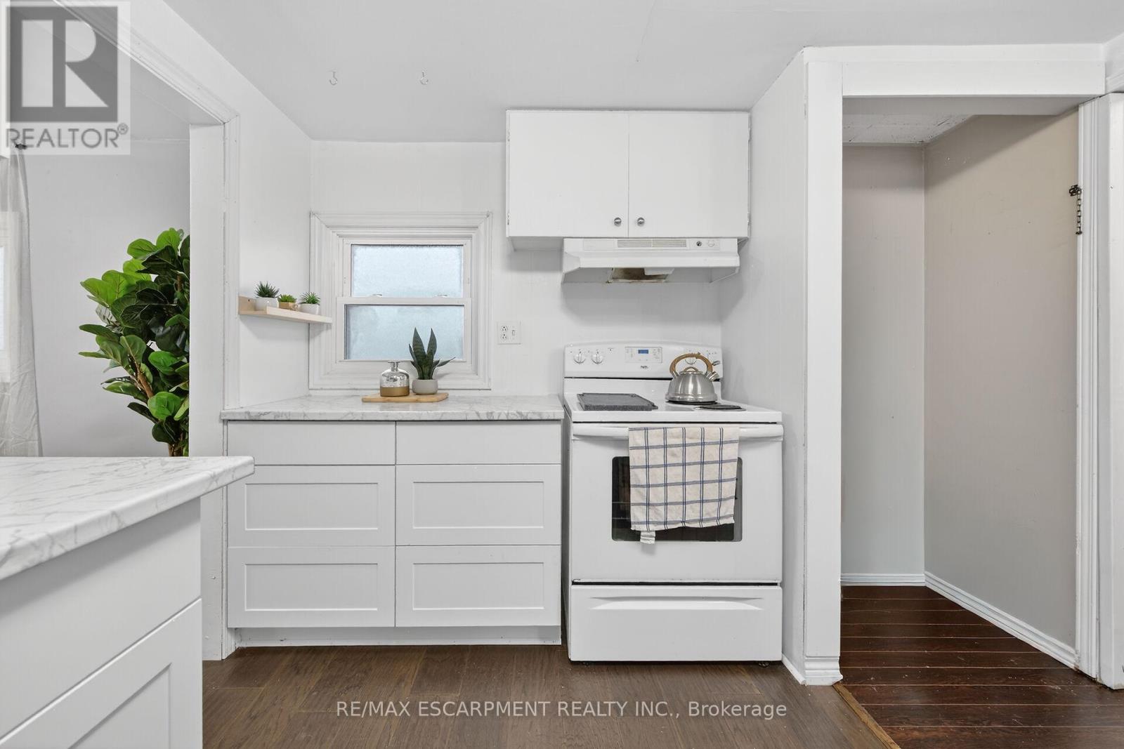 3824 Roxborough Avenue, Fort Erie, Ontario  L0S 1B0 - Photo 9 - X12696400