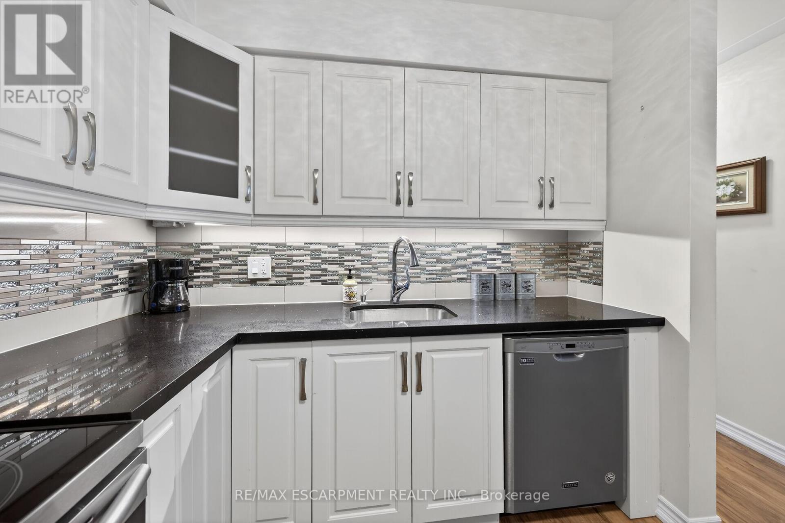 601 - 8 Woodman Drive, Hamilton, Ontario  L8K 4C9 - Photo 18 - X12696464