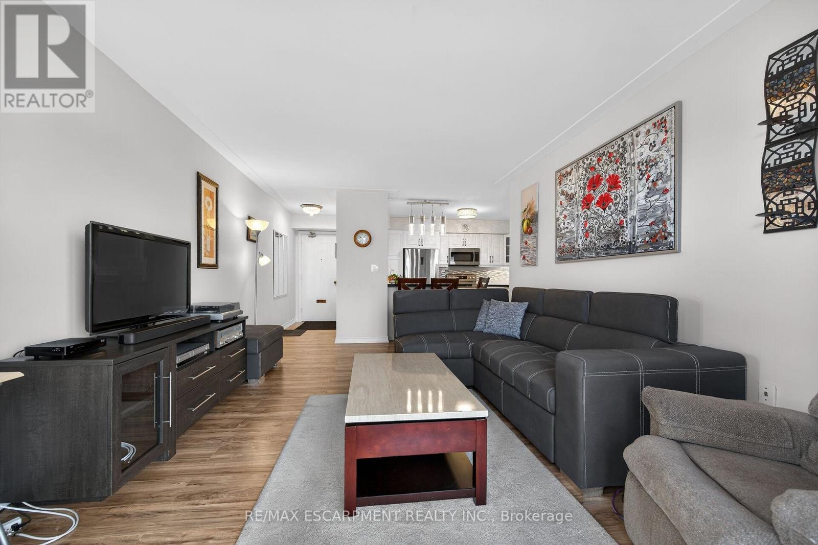 601 - 8 Woodman Drive, Hamilton, Ontario  L8K 4C9 - Photo 9 - X12696464