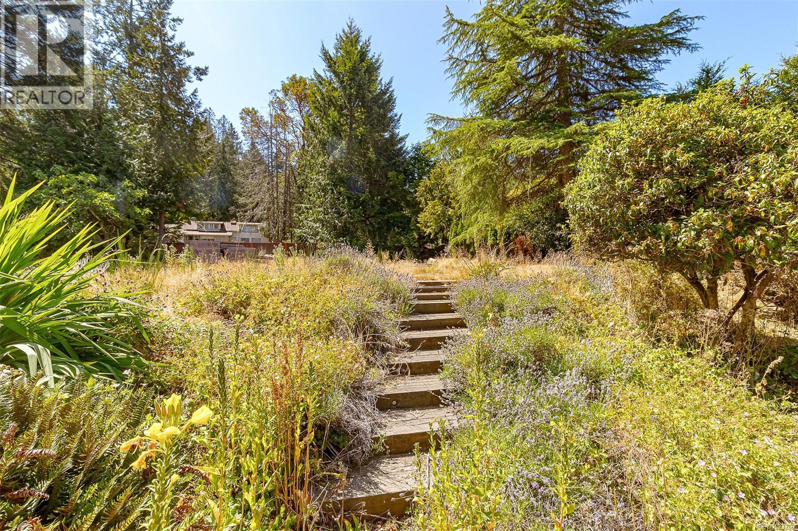 10915 Deep Cove Rd, North Saanich, British Columbia  V8L 5P9 - Photo 13 - 1023269