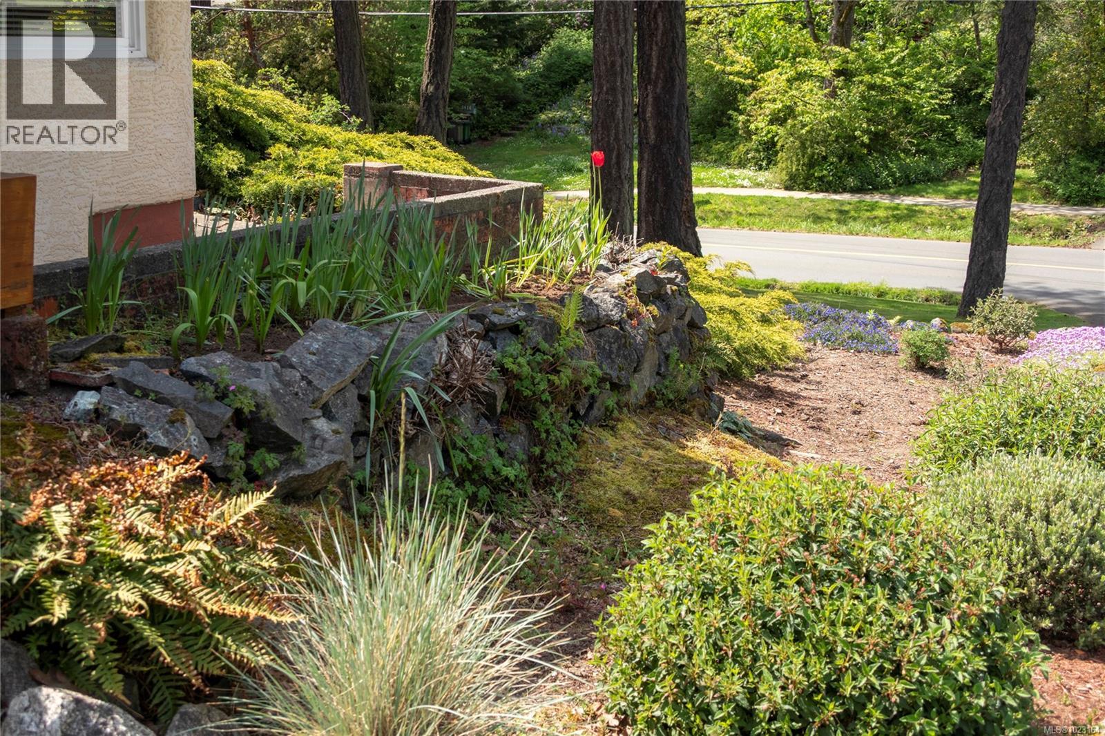 3815 Wilkinson Rd, Saanich, British Columbia  V8Z 5A3 - Photo 26 - 1023164