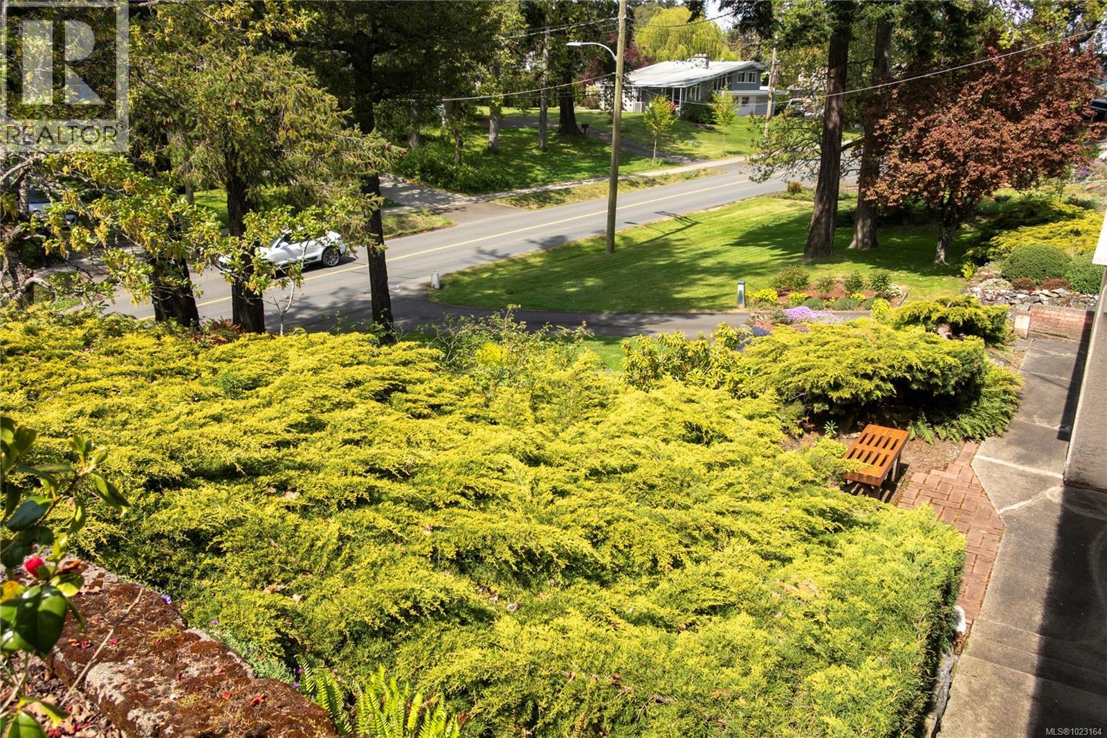 3815 Wilkinson Rd, Saanich, British Columbia  V8Z 5A3 - Photo 27 - 1023164