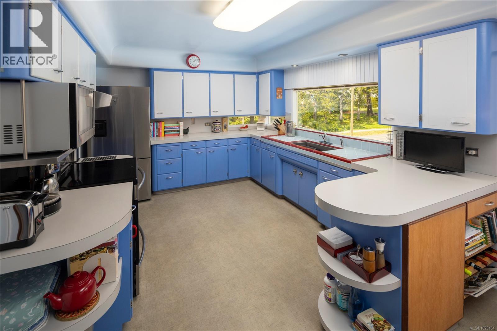 3815 Wilkinson Rd, Saanich, British Columbia  V8Z 5A3 - Photo 7 - 1023164