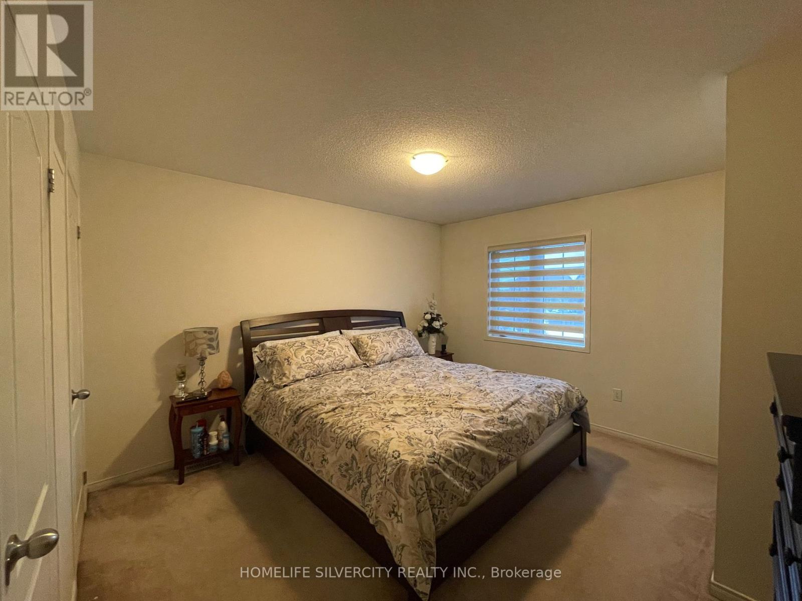 34 Sussexvale Drive, Brampton, Ontario  L6R 3R5 - Photo 7 - W12680536