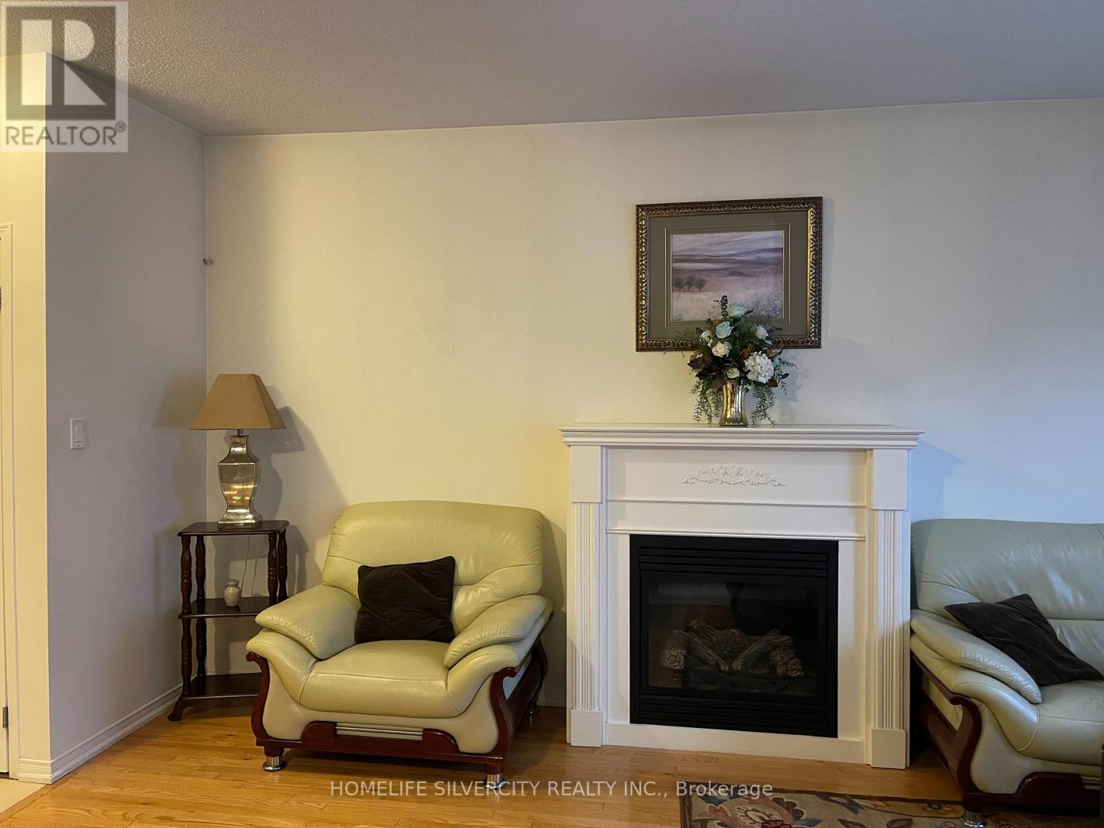 34 Sussexvale Drive, Brampton, Ontario  L6R 3R5 - Photo 5 - W12680536