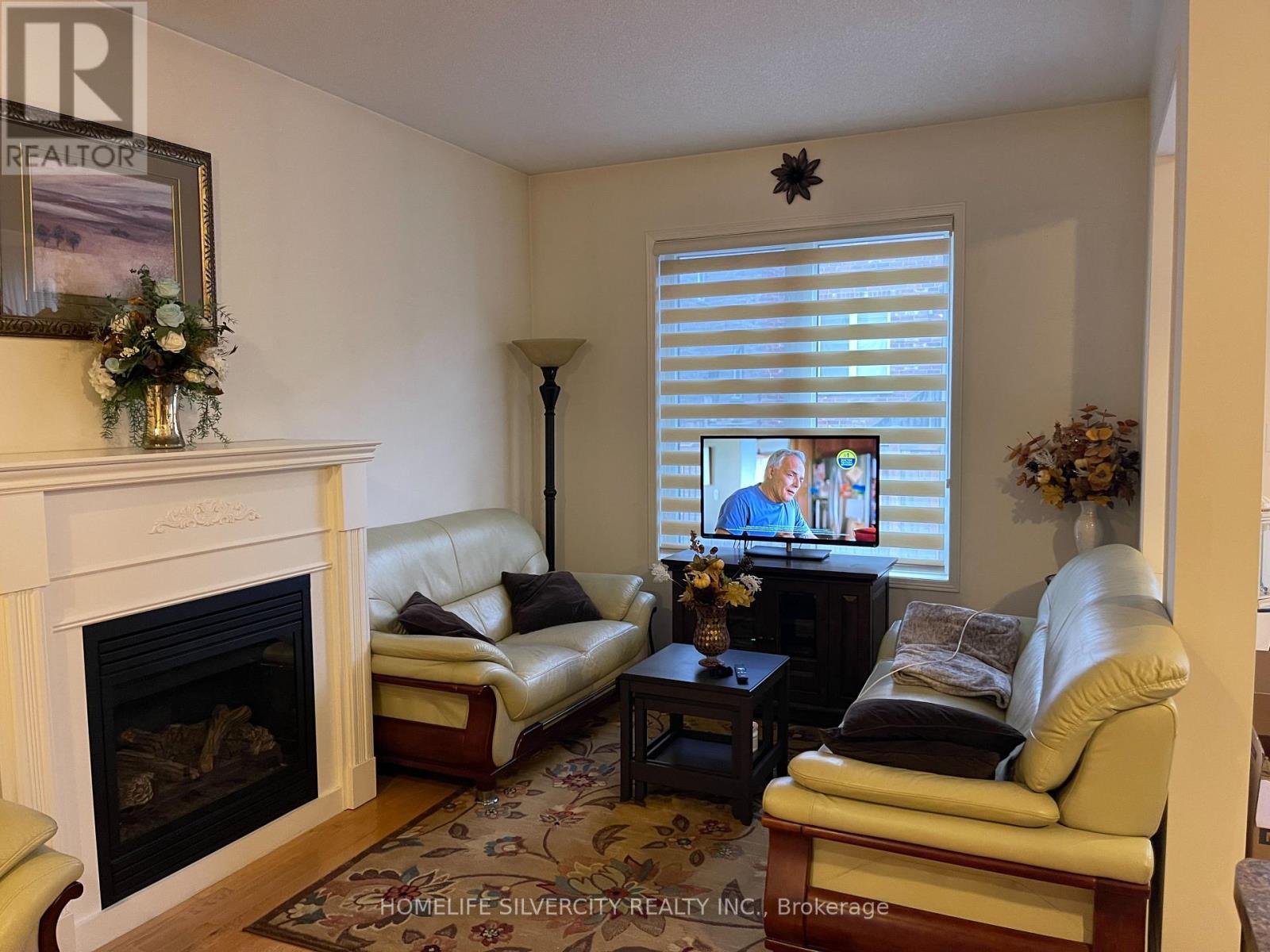 34 Sussexvale Drive, Brampton, Ontario  L6R 3R5 - Photo 4 - W12680536