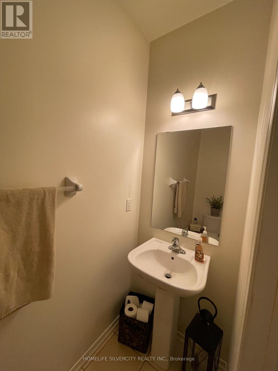 34 Sussexvale Drive, Brampton, Ontario  L6R 3R5 - Photo 6 - W12680536