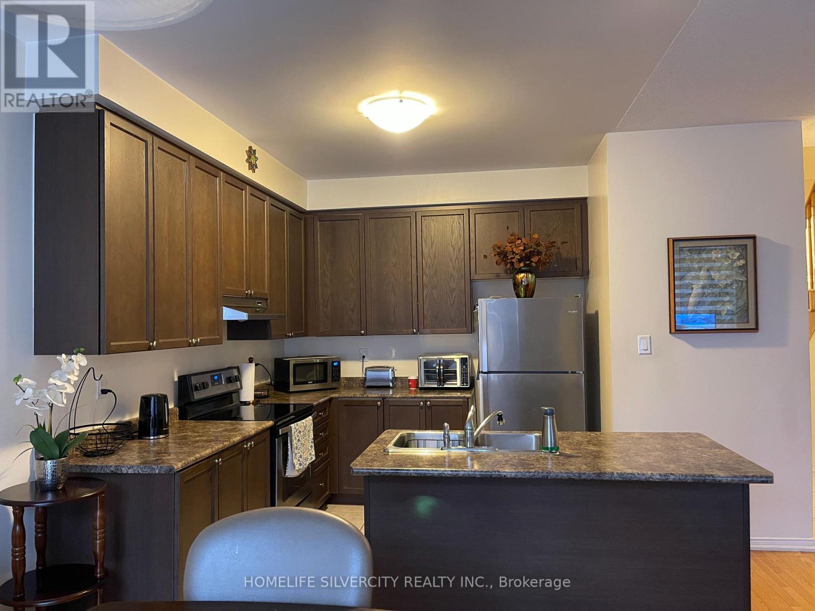 34 Sussexvale Drive, Brampton, Ontario  L6R 3R5 - Photo 2 - W12680536